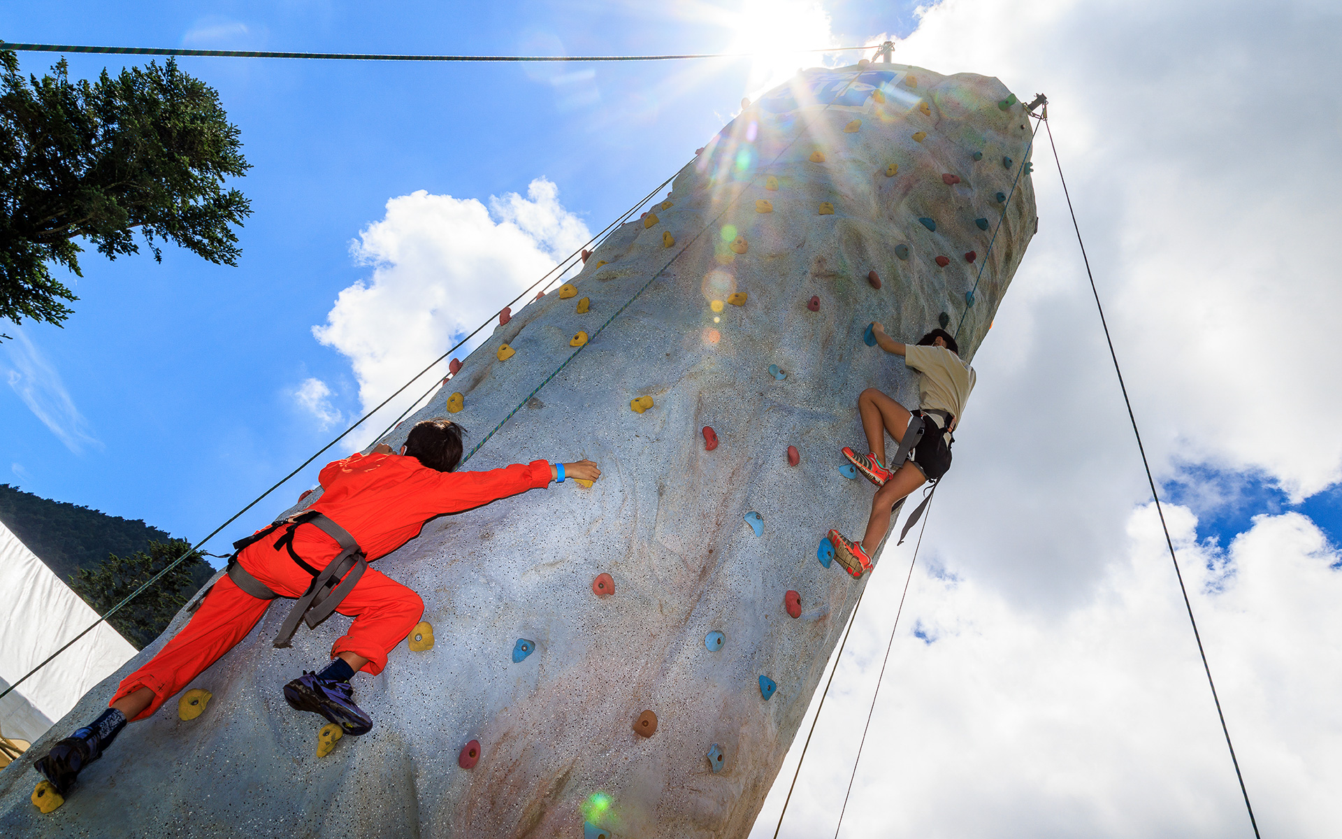 子供から大人まで楽しめるスポーツクライミングコーナー