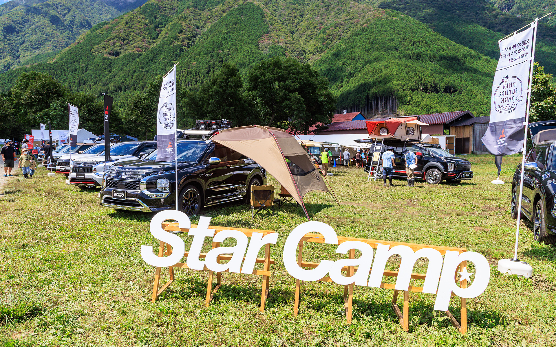 市販車からコンセプトモデルまでさまざまな三菱車が展示されるコーナー