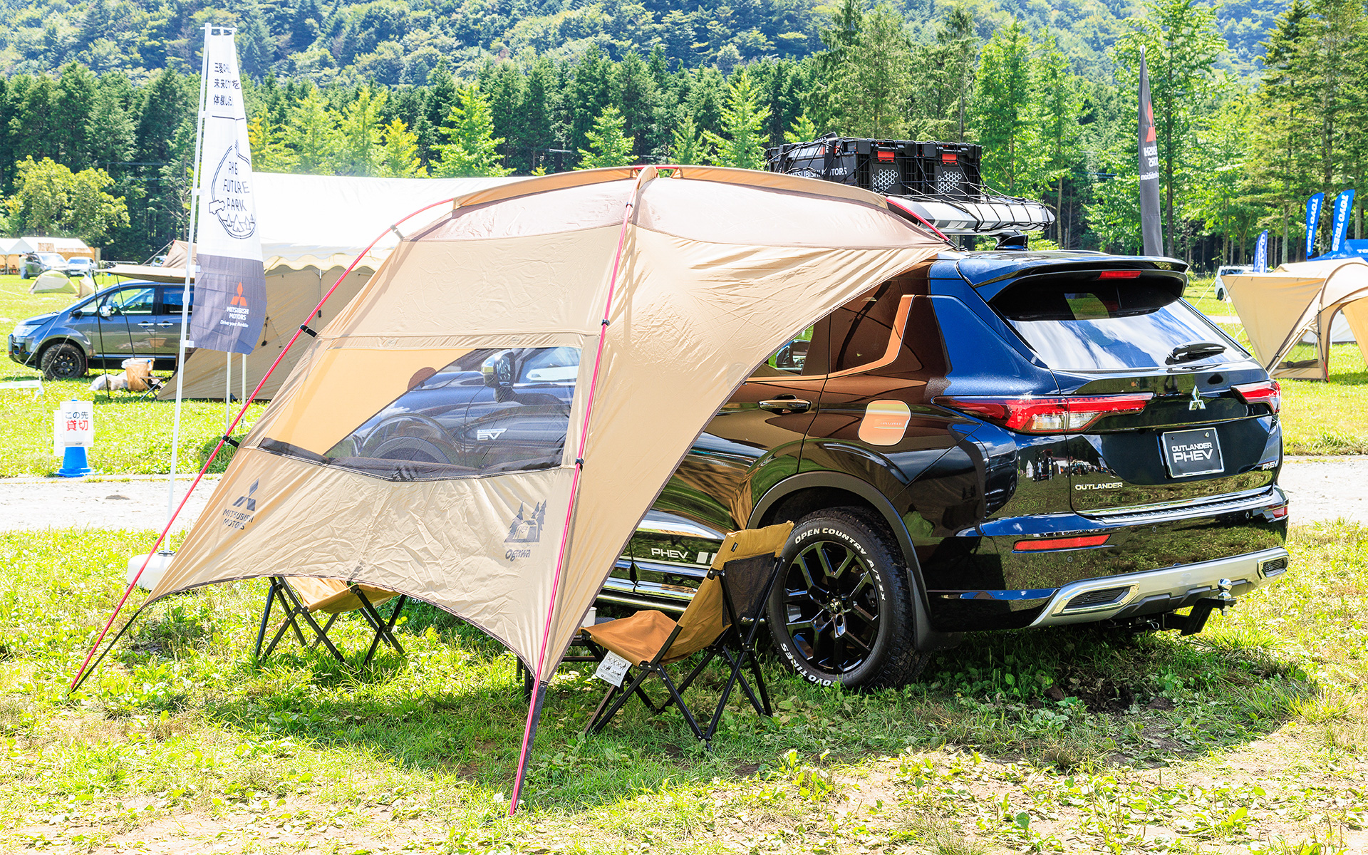 同じく東京オートサロン2022で公開となった「アウトランダー Wild Adventure Style」。三菱自動車の純正アクセサリーと老舗アウトドアブランド「ogawa」とのコラボレーションにより、アウトドアレジャーを満喫できる仕様として提案されている