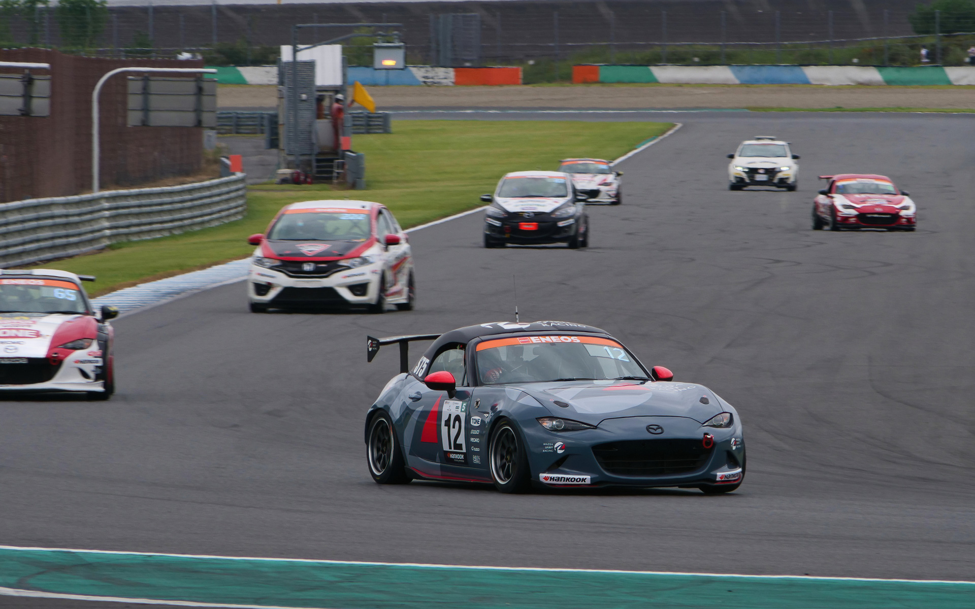 フォーメーションラップが終わると、5時間の耐久レースが開始