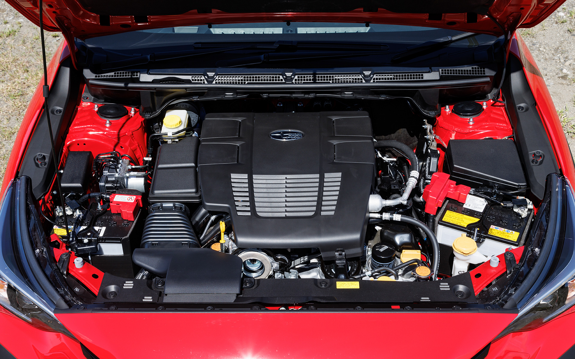 水平対向4気筒DOHC 2.0リッター直噴エンジンとモーターを組み合わせたe-BOXERを搭載。スペックは未公表