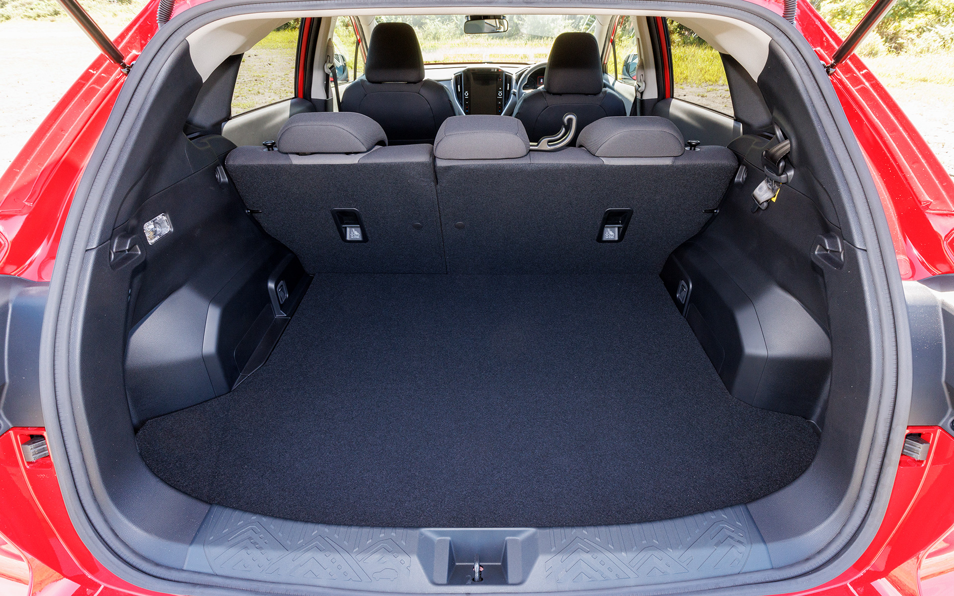 6:4分割可倒式リアシートによりラゲッジスペースのアレンジが可能