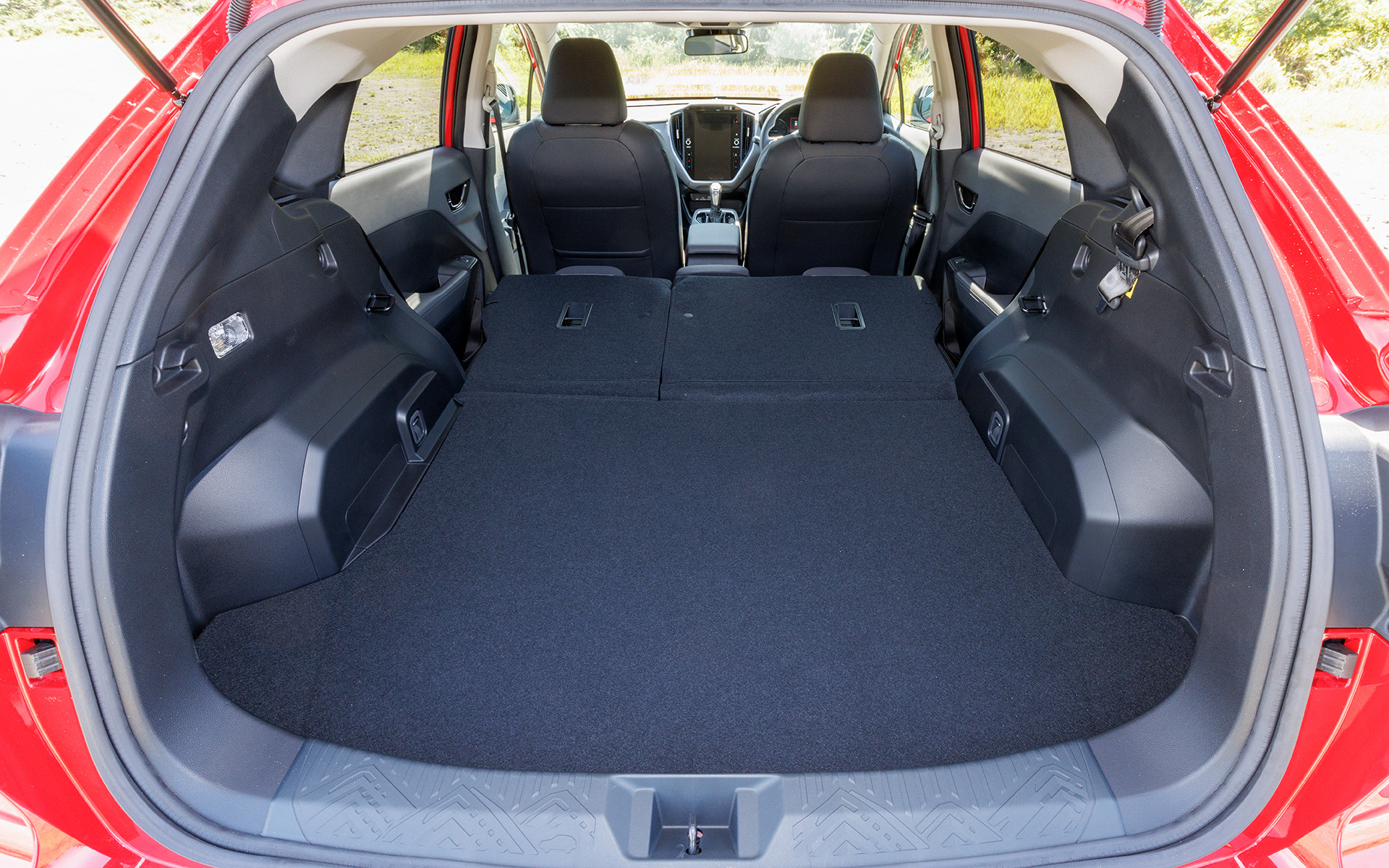 6:4分割可倒式リアシートによりラゲッジスペースのアレンジが可能