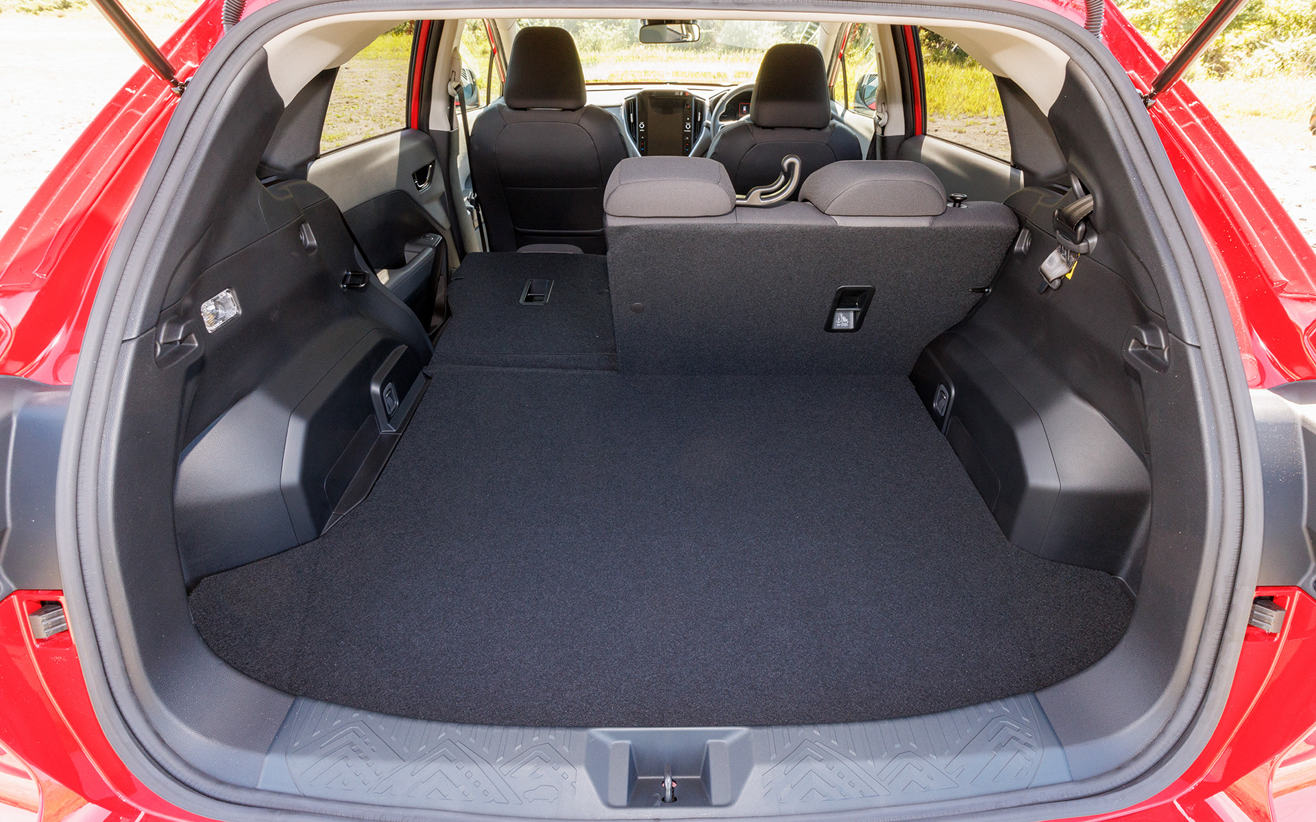 6:4分割可倒式リアシートによりラゲッジスペースのアレンジが可能