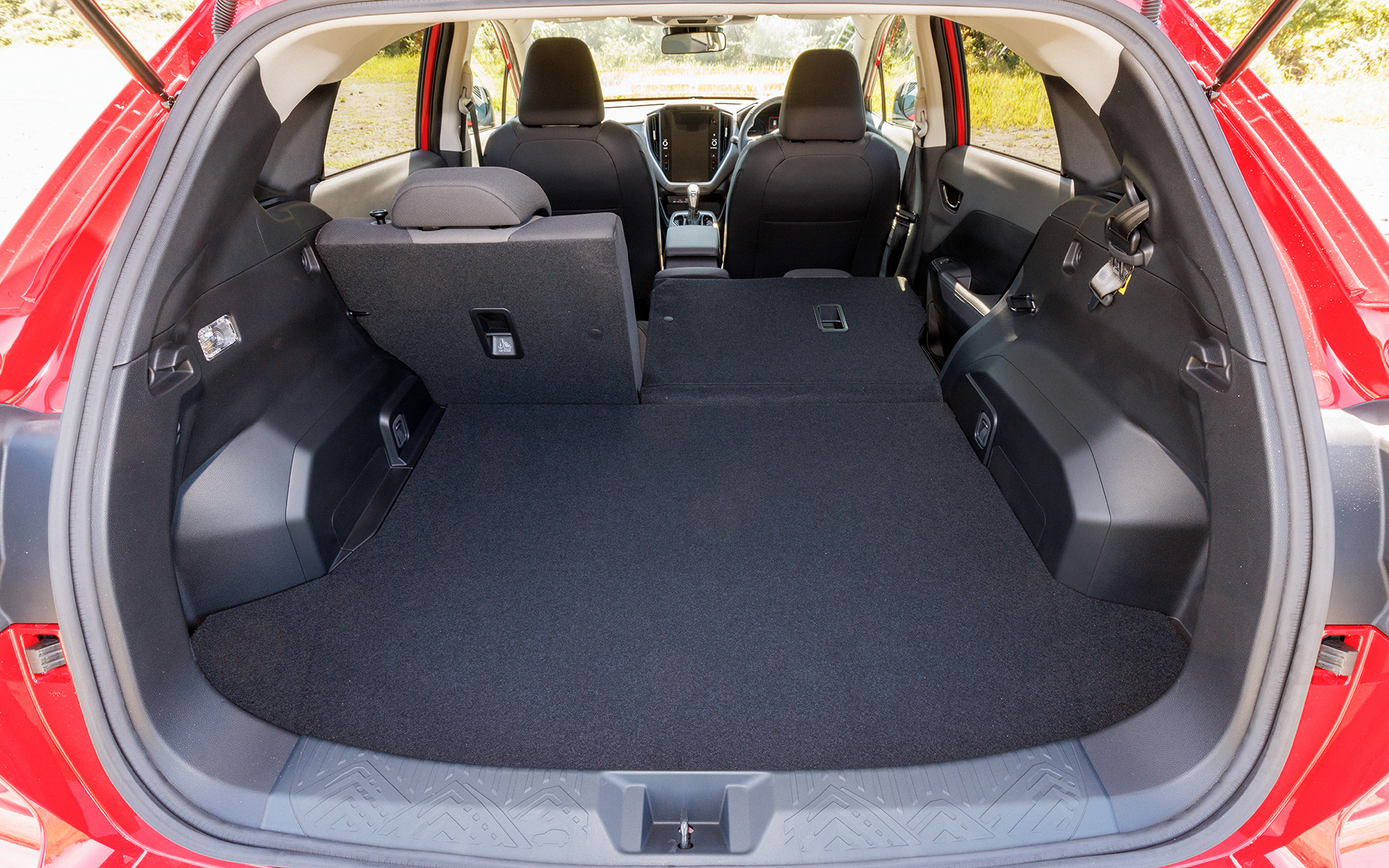 6:4分割可倒式リアシートによりラゲッジスペースのアレンジが可能