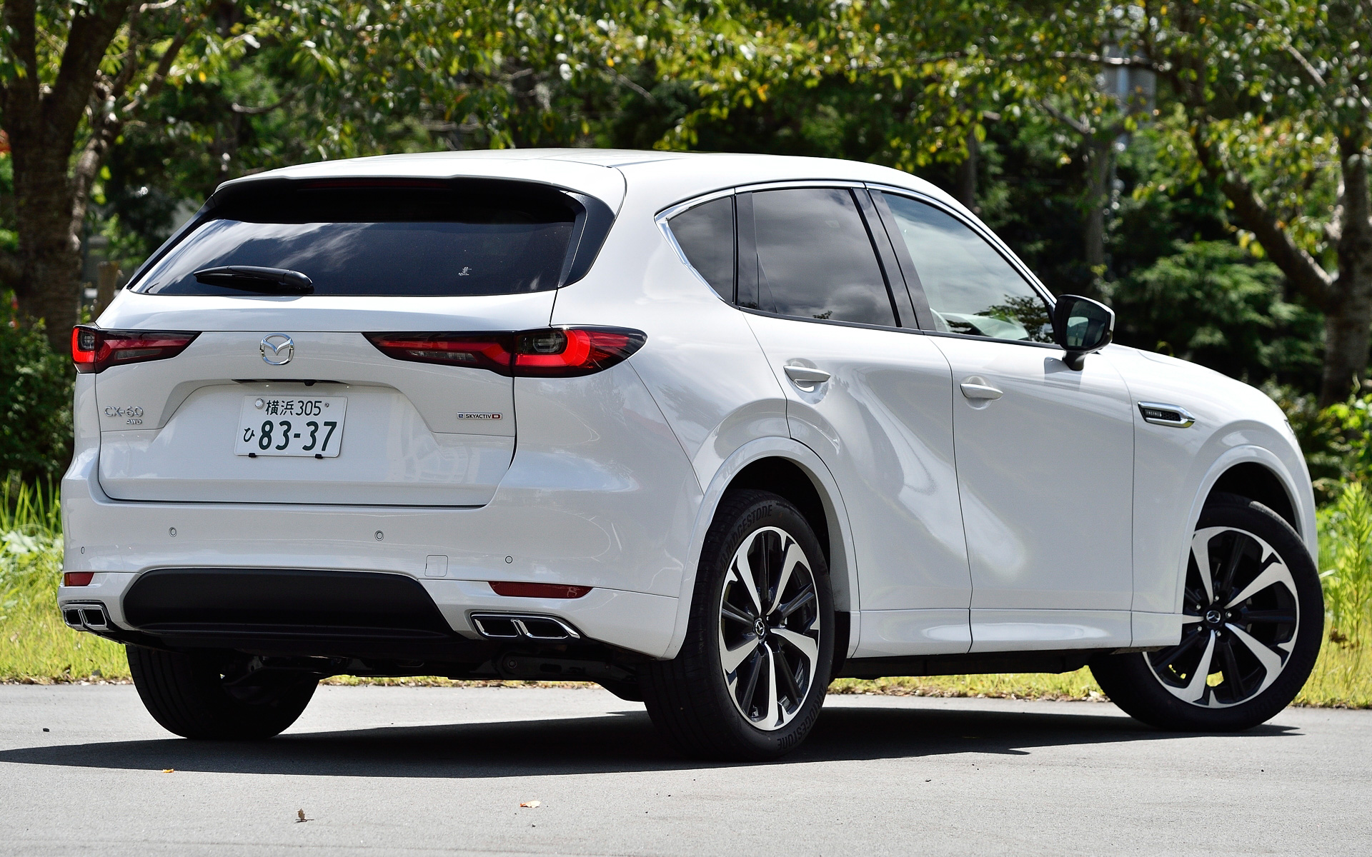 ボディサイズは4740×1890×1685mm（全長×全幅×全高）、ホイールベースは2870mm、車両重量は1940kg、最初回転半径は5.4m、タイヤサイズは235/50R20でブリヂストンのアレンザを装着