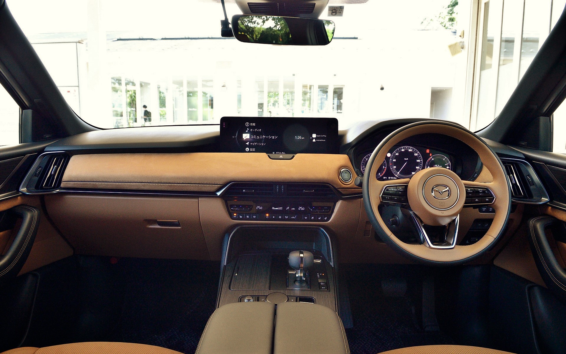 こちらは「XD-HYBRID Premium Sports」の内装でカラーは「タン」