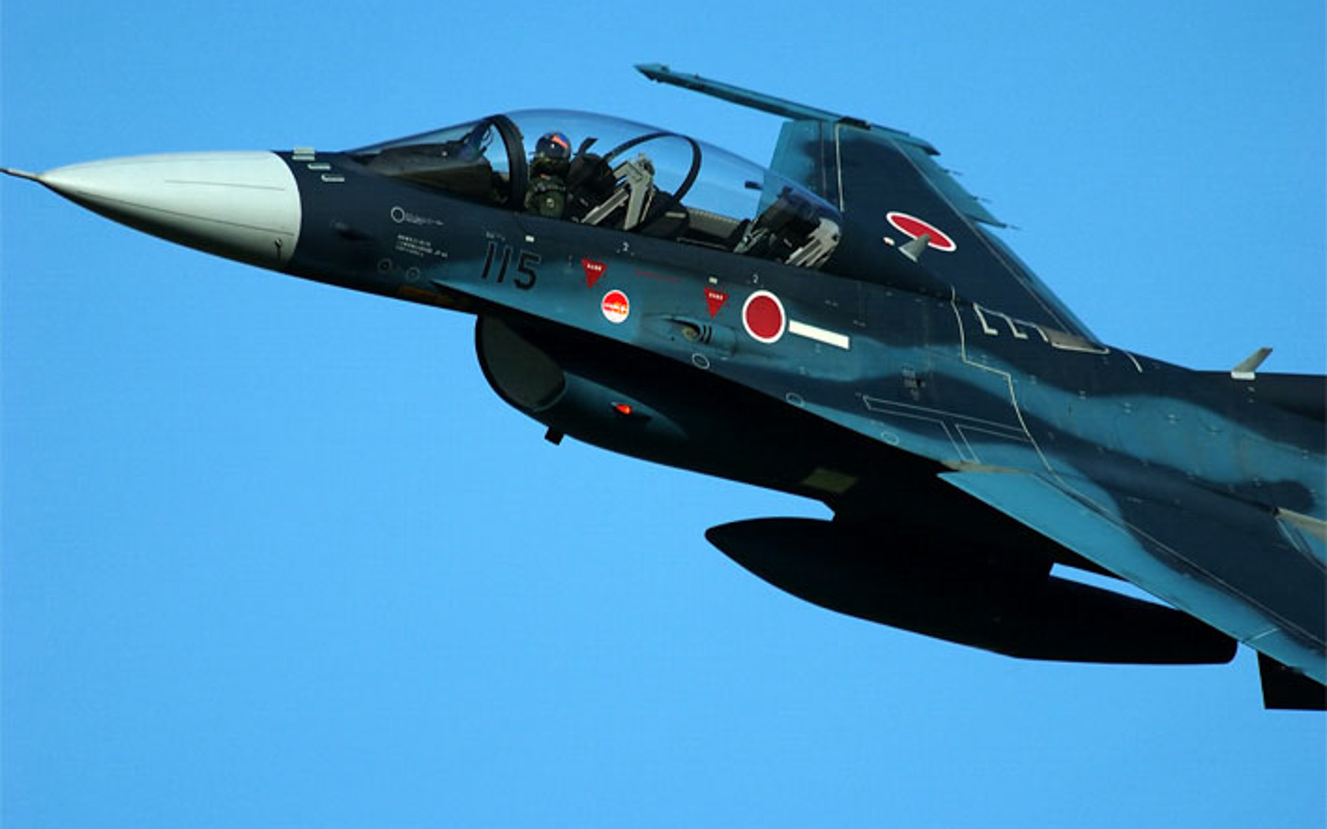 F-2Bの主要諸元、乗員：2名、全幅：11.1ｍ、全長：15.5ｍ、全高：5.0ｍ、最高速：マッハ約2.0