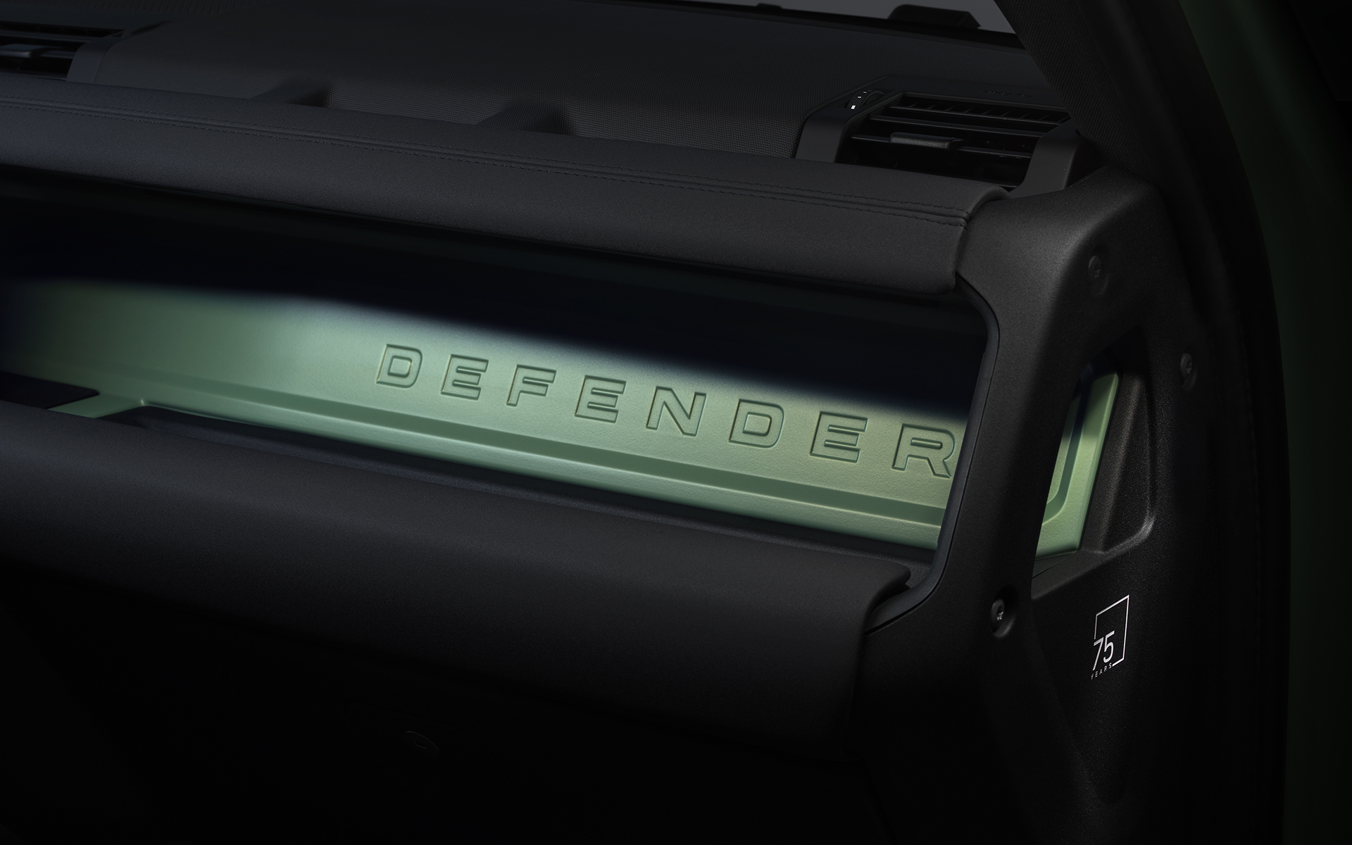ディフェンダー 75TH リミテッドエディションのインテリア