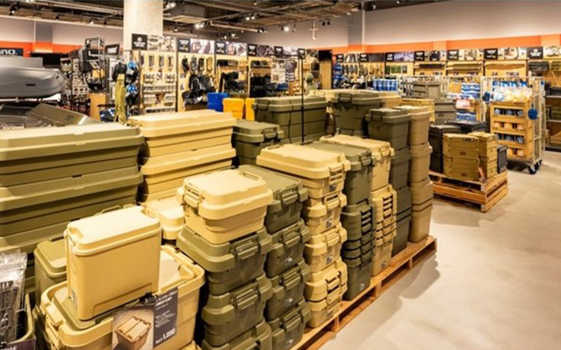 オリジナルライフスタイルブランド「GORDON MILLER」のアイテムも広く展開する