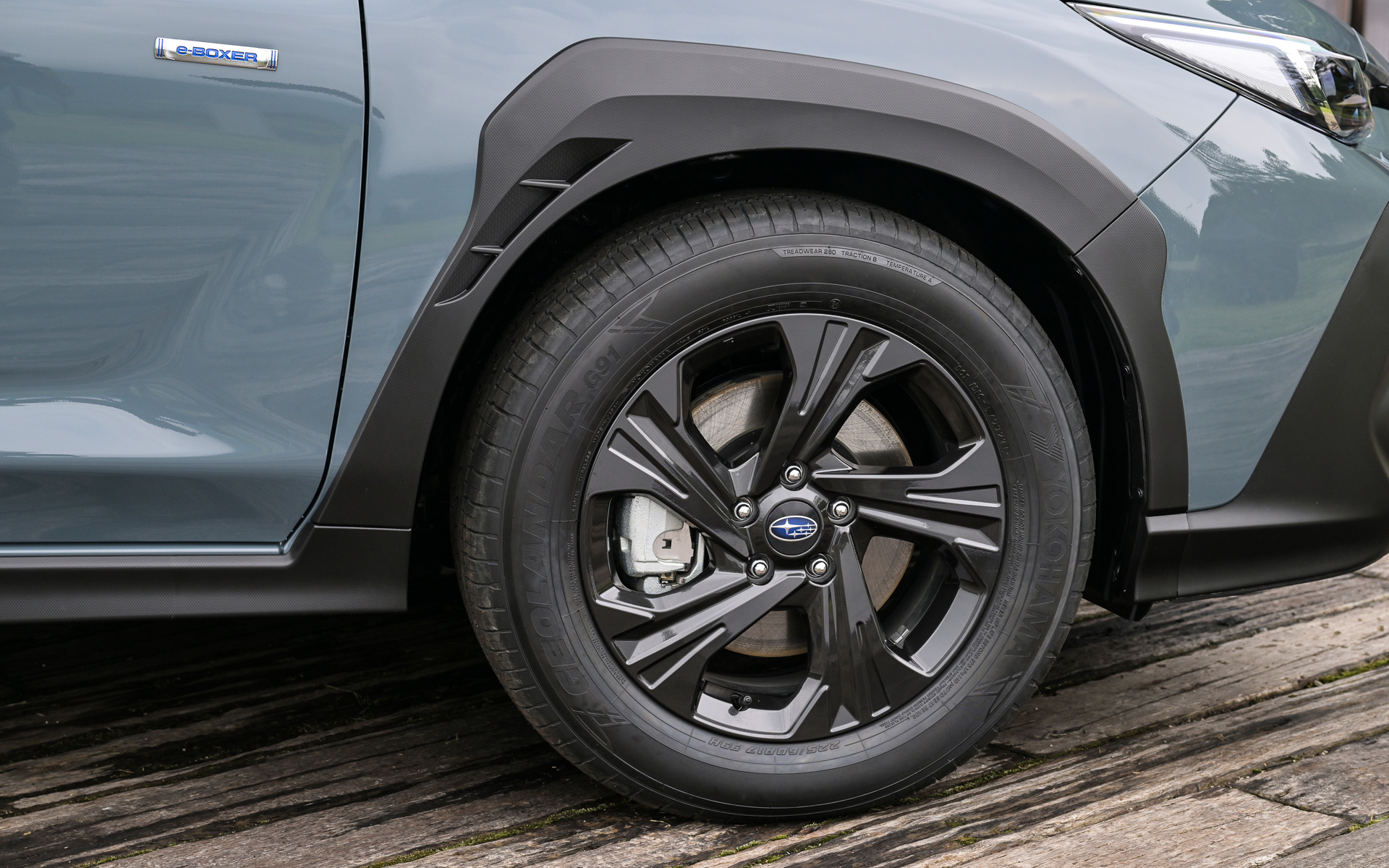 スバルのAWDなど、動的質感も高めたという