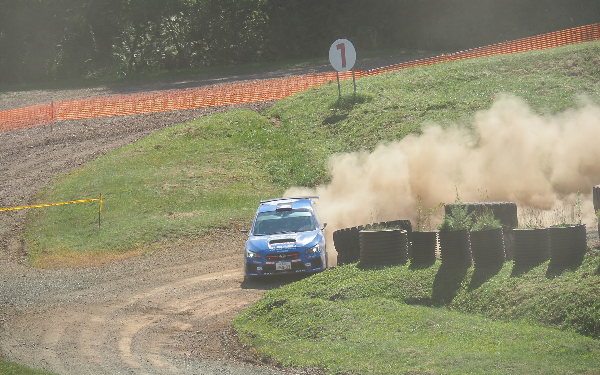 新井選手のスバル。いつもの新井さん、豪快に振りまわしてました