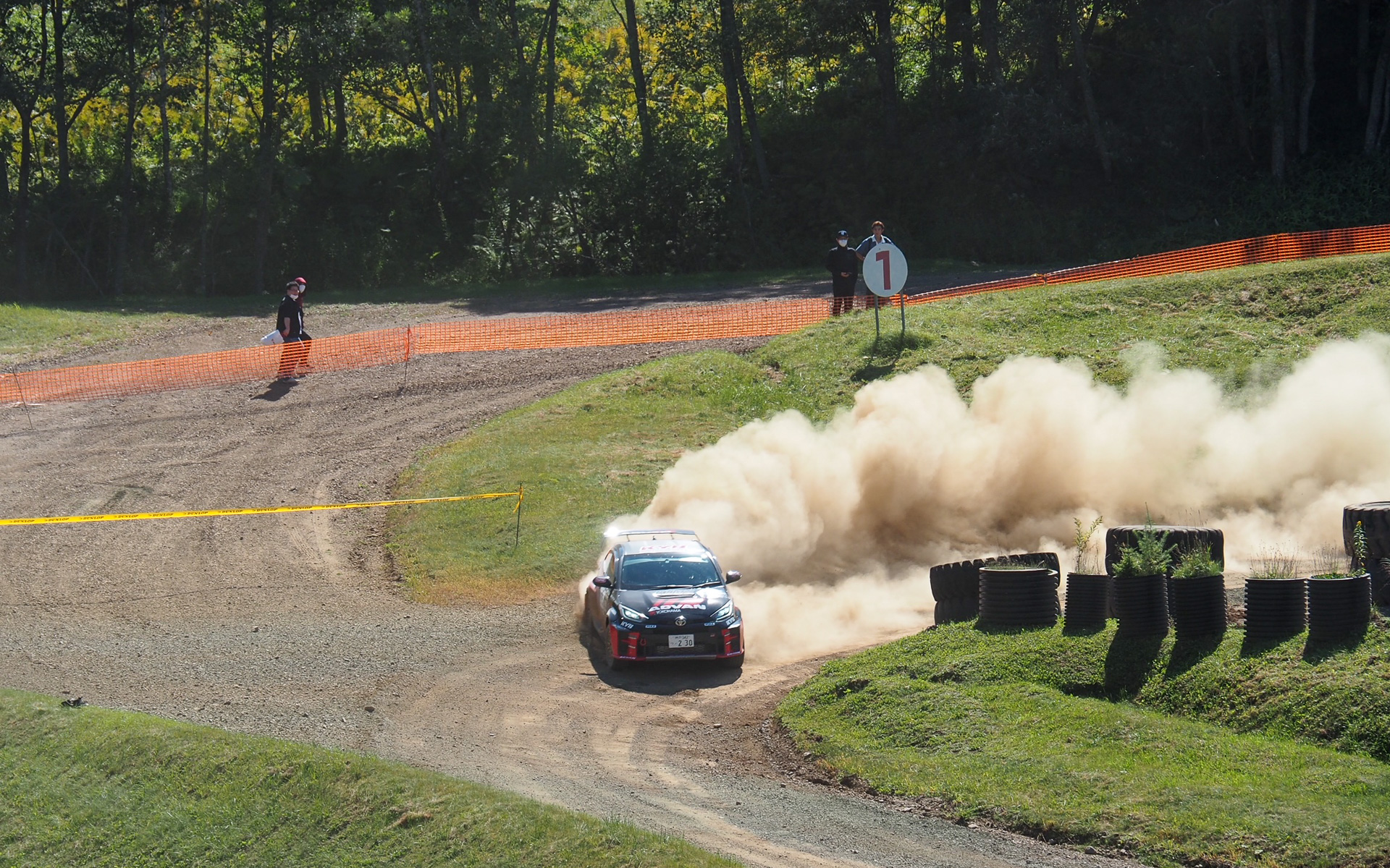 アドバンヤリスを駆る奴田原選手の陸別SSでのコーナリング