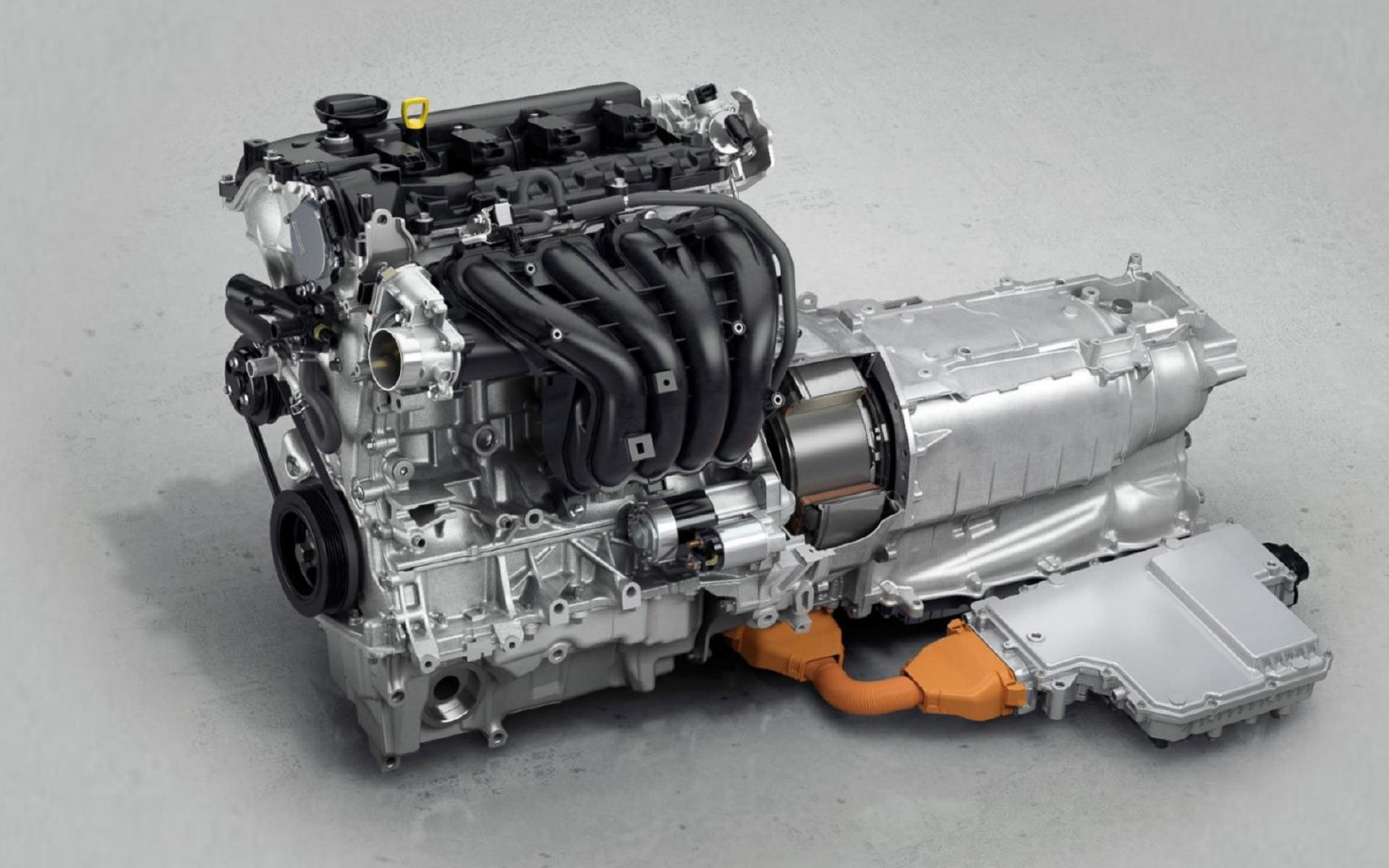 直列4気筒ガソリンエンジン＋モーターの「e-SKYACTIV PHEV」（※排気量は未発表）