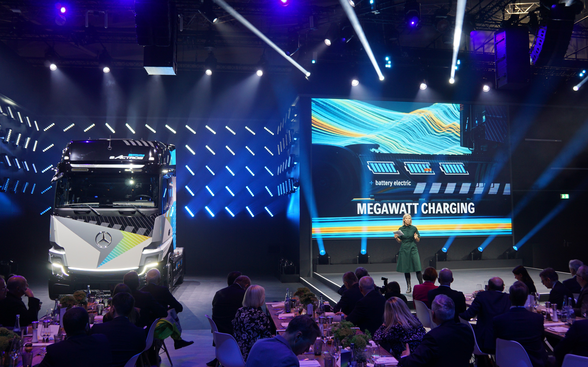 600kWh超のバッテリ容量を持つ、電気大型トラック「eActros LongHaul」