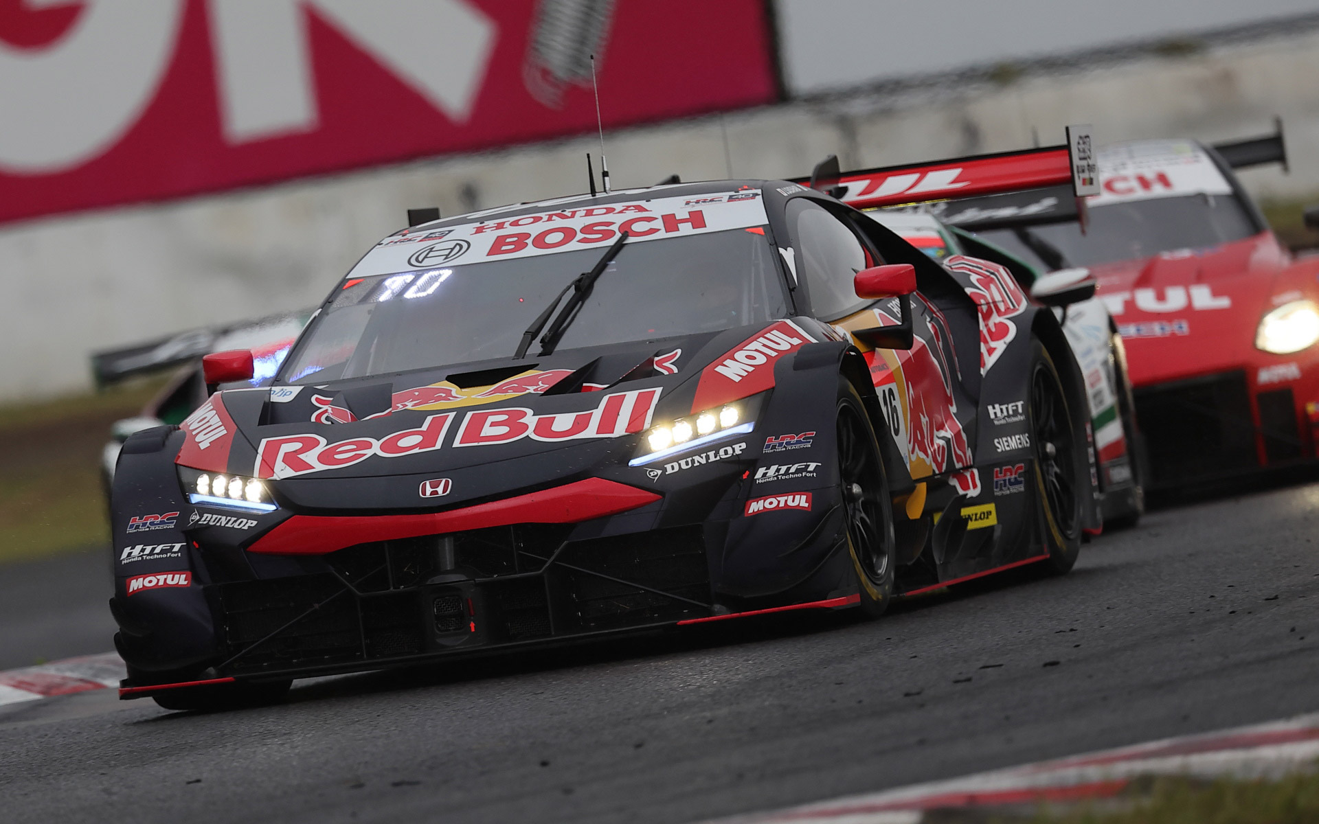 23号車と同様の判断が功を奏して上位に入った16号車Red Bull MOTUL MUGEN NSX-GT（笹原右京/大湯都史樹、DL）