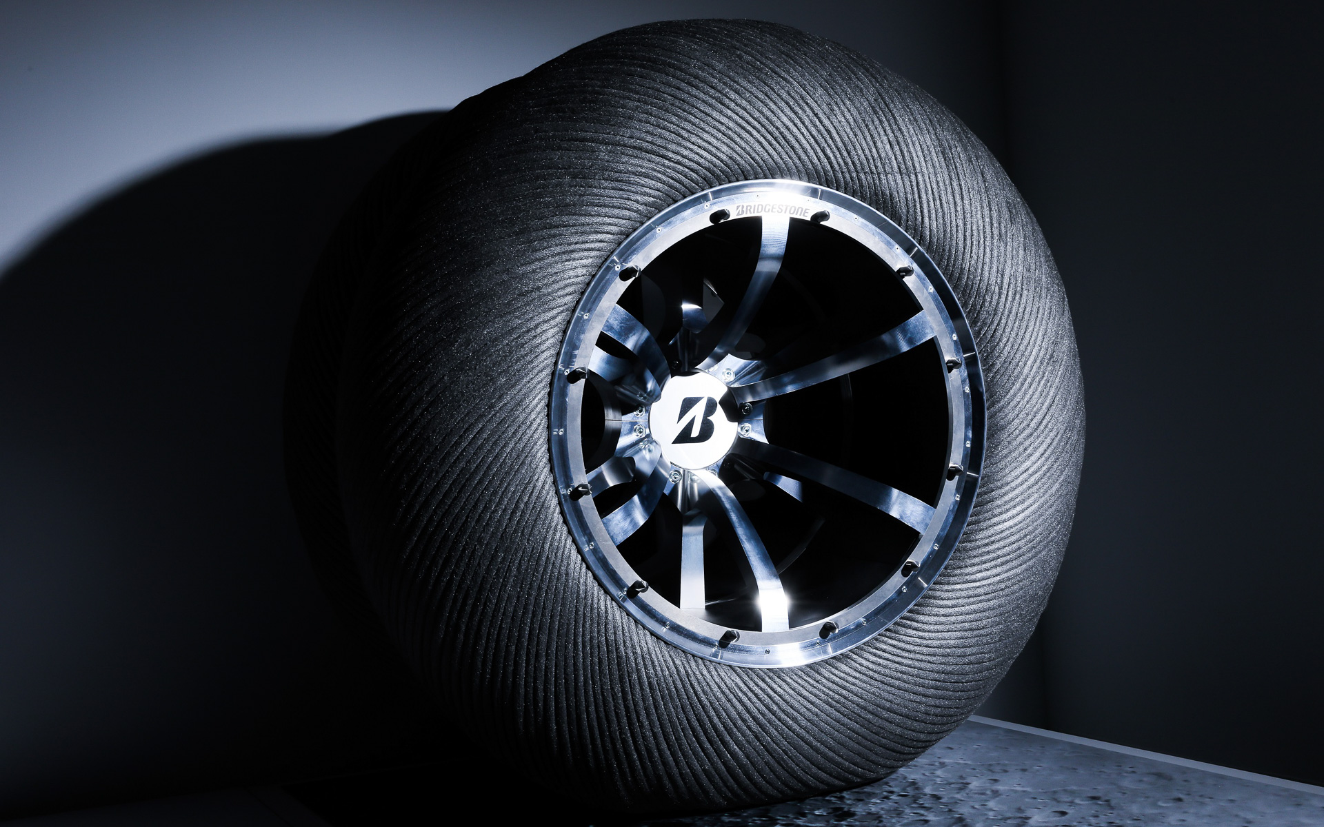 ブリヂストンが研究開発している月面探査車用タイヤのコンセプトモデル