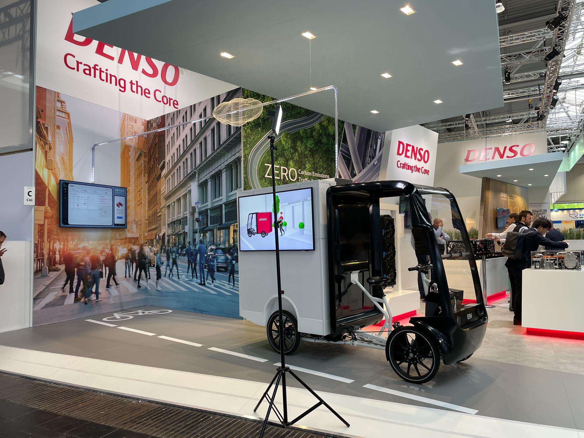 「デンソー」ブース