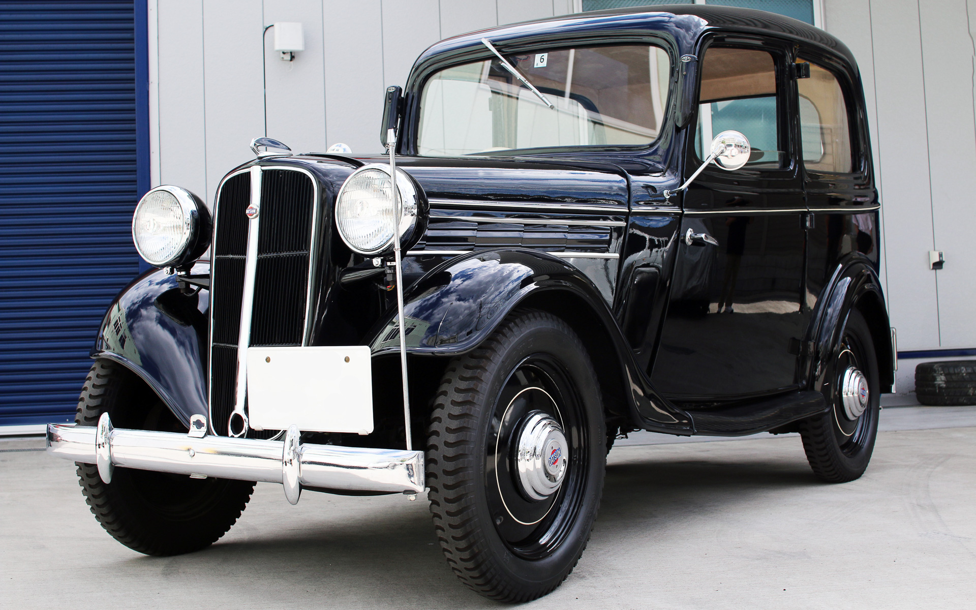 展示されるダットサン16型セダン（1937年式）