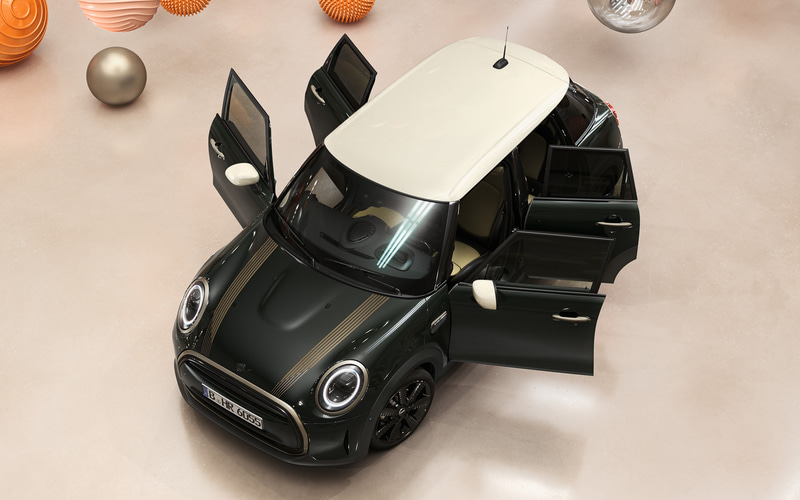 MINI、特別仕様車「レゾリュート エディション」 専用ボディカラーや