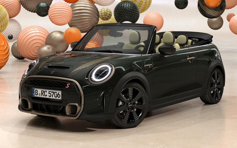 MINI、特別仕様車「レゾリュート エディション」 専用ボディカラーや