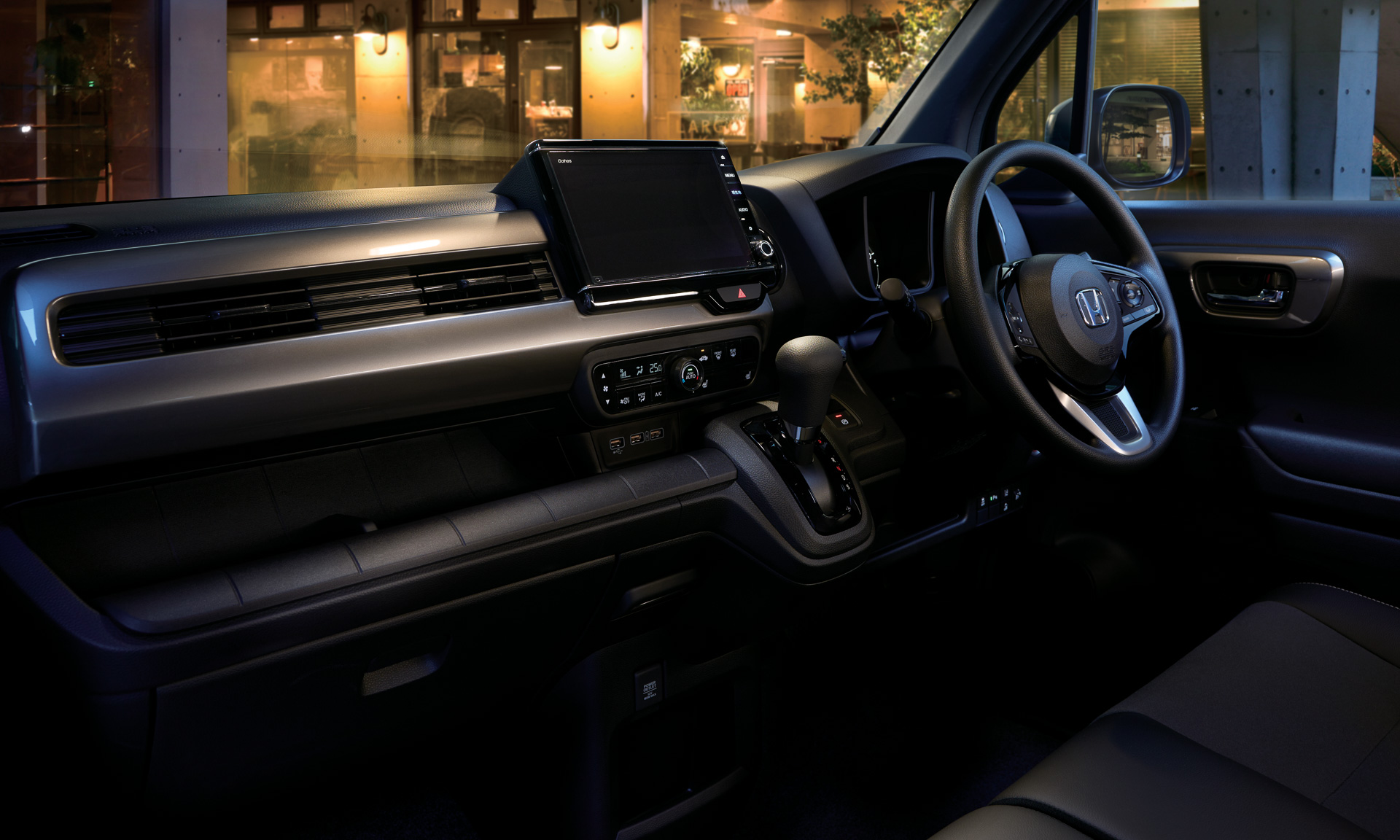 チャコールを基調とした上質な空間を演出