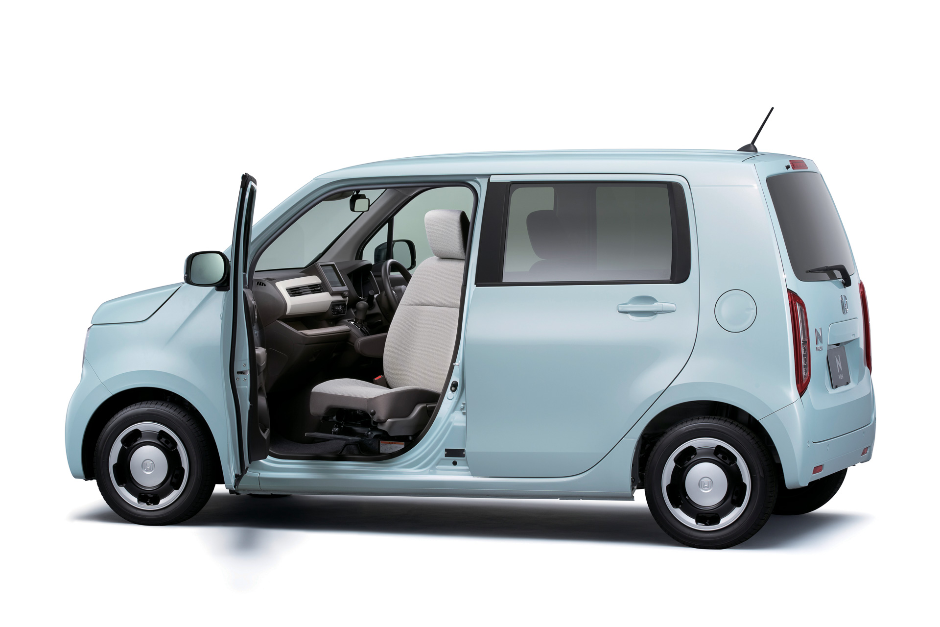 助手席が回転することで乗り降りをサポートしてくれるL助手席回転シート車も設定