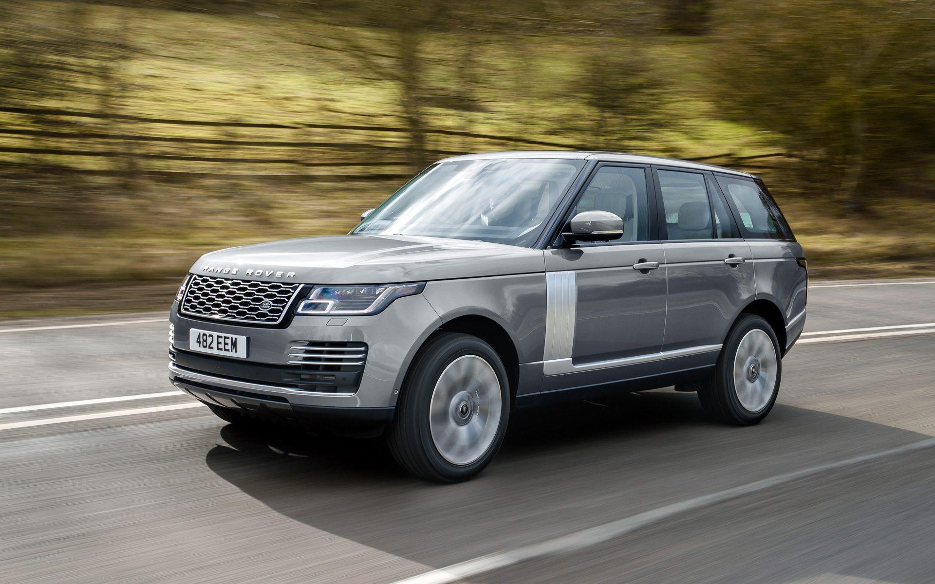 レンジローバー Autobiography PHEVに乗り、自然豊かな軽井沢周辺で快適なドライブ旅を楽しめる