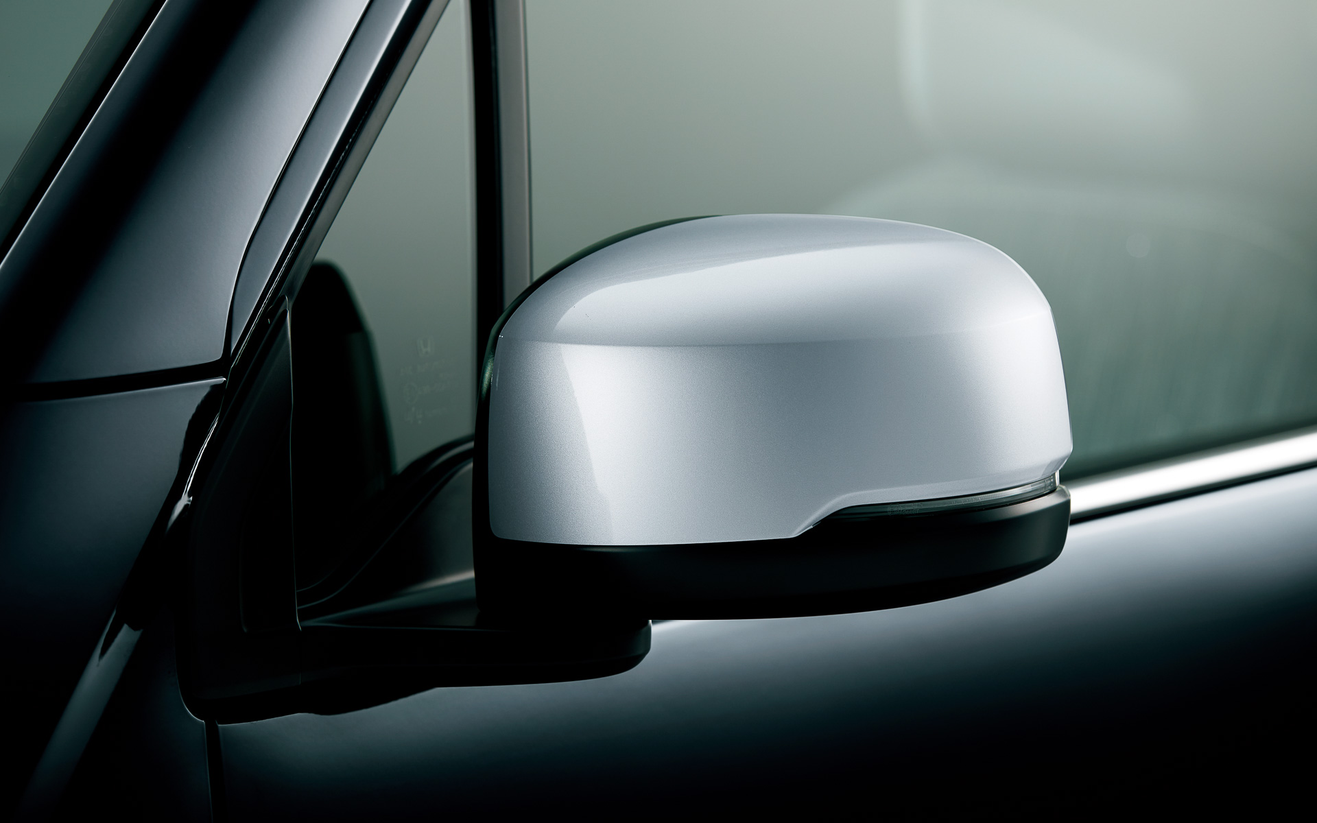 ドアミラーカバー（シルバー）は8800円