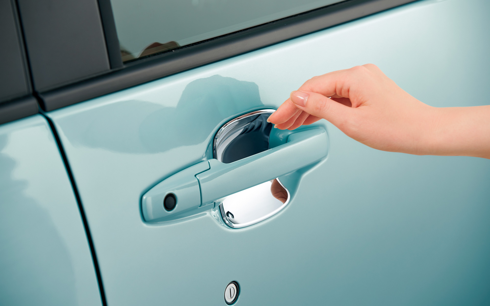 ドアハンドルプロテクションカバー。クロームメッキ/フロント・リア用左右4枚セットで8800円