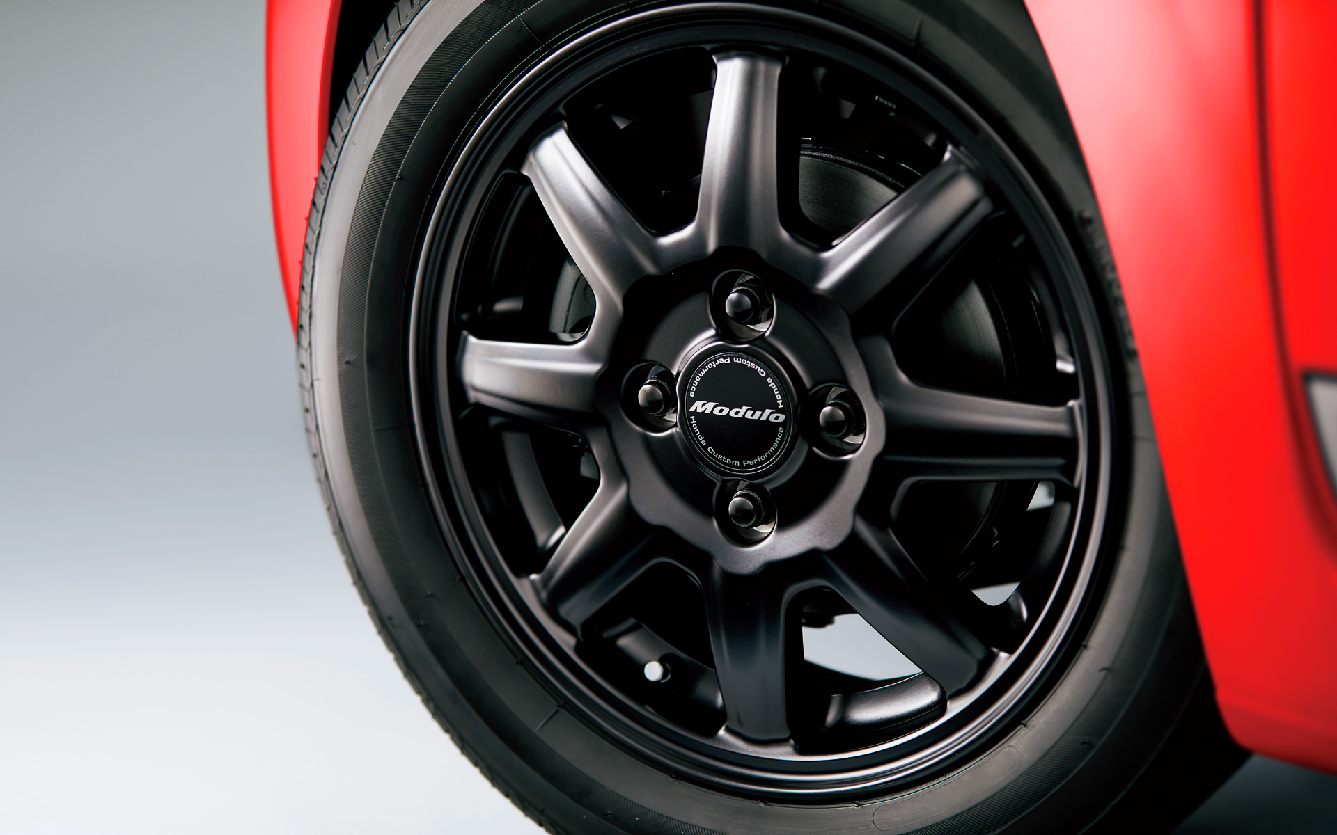 ステルスベルリナブラック塗装の14インチアルミホイール「MS-024」は2万6400円/本