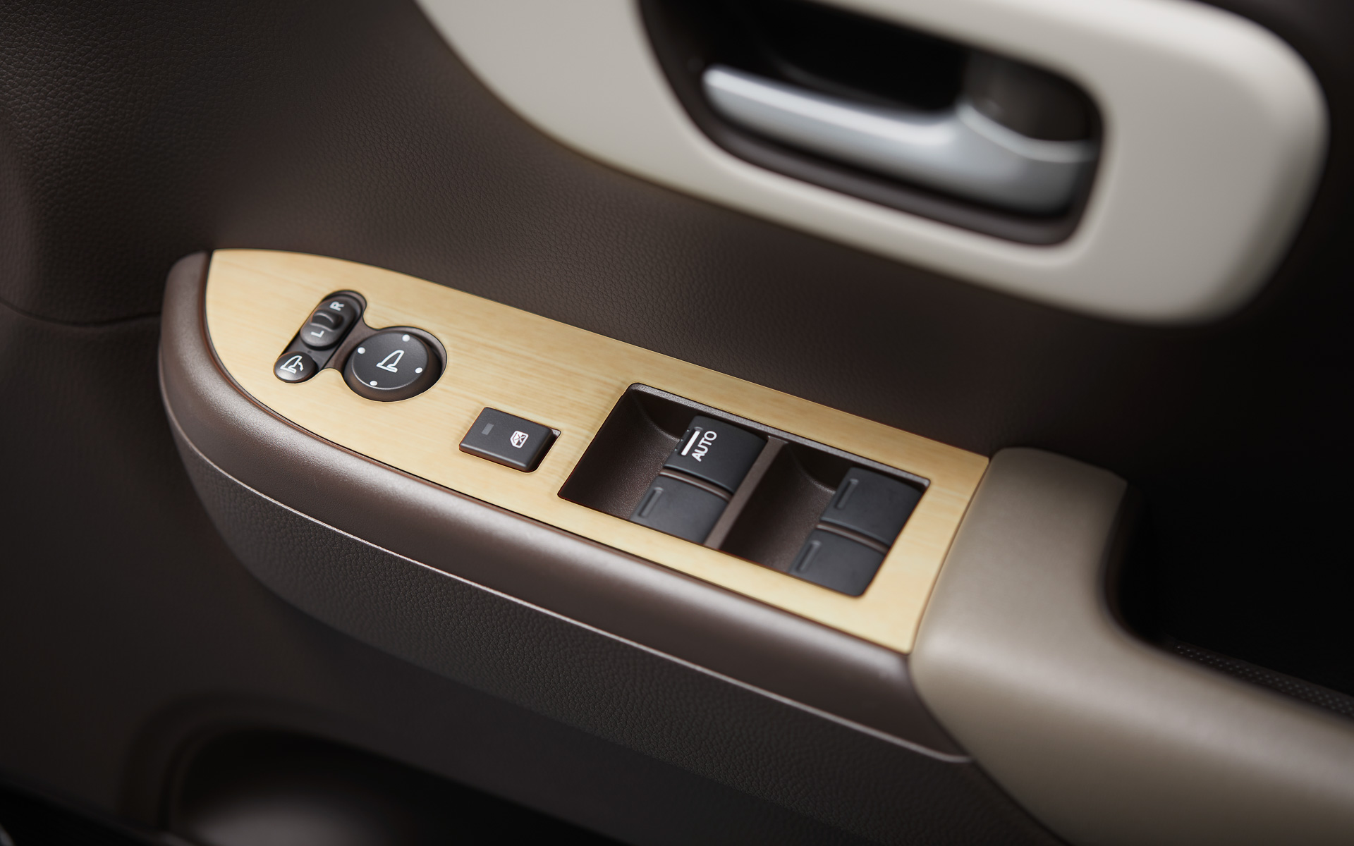 N-WGN用インテリアパネル（白木目調/インパネトレー＋ドアスイッチパネル部）は2万6400円