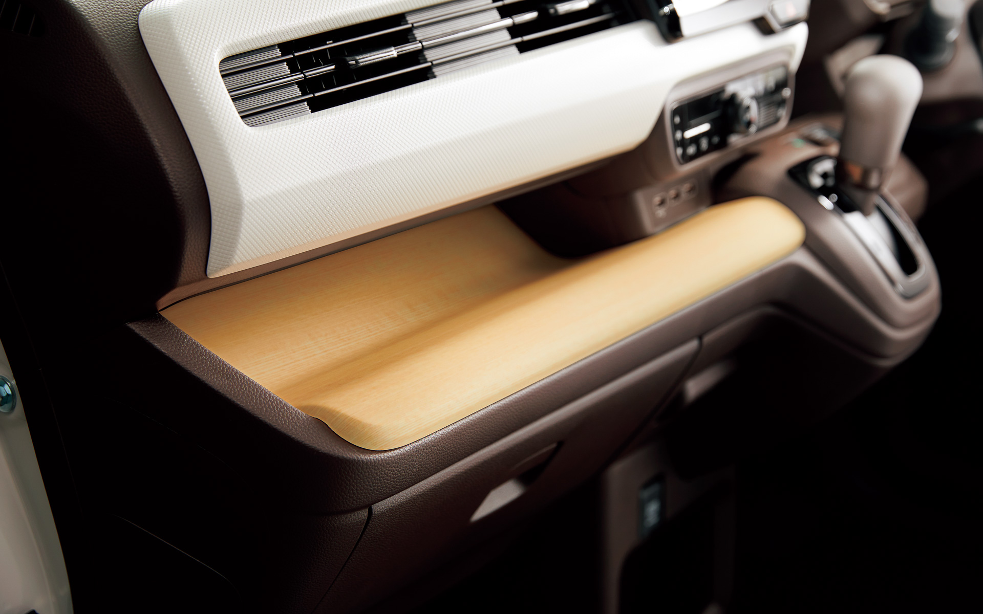 N-WGN用インテリアパネル（白木目調/インパネトレー＋ドアスイッチパネル部）は2万6400円