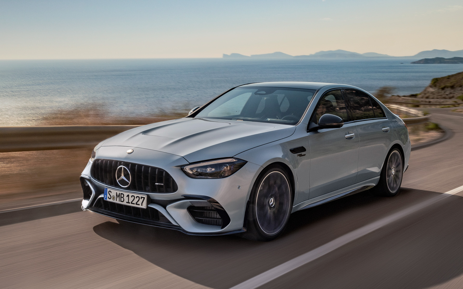 新型「AMG C 63 S Eパフォーマンス」