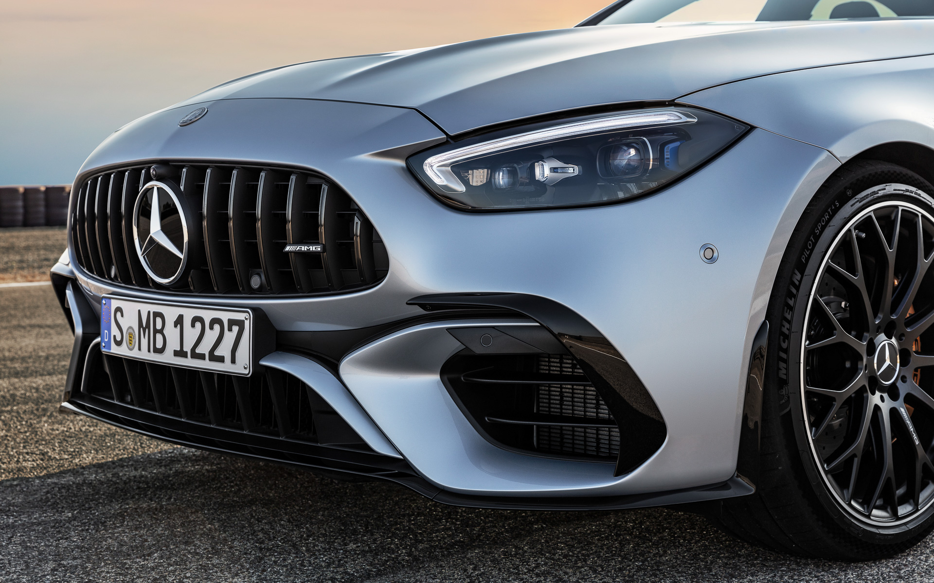 フロントバンパー