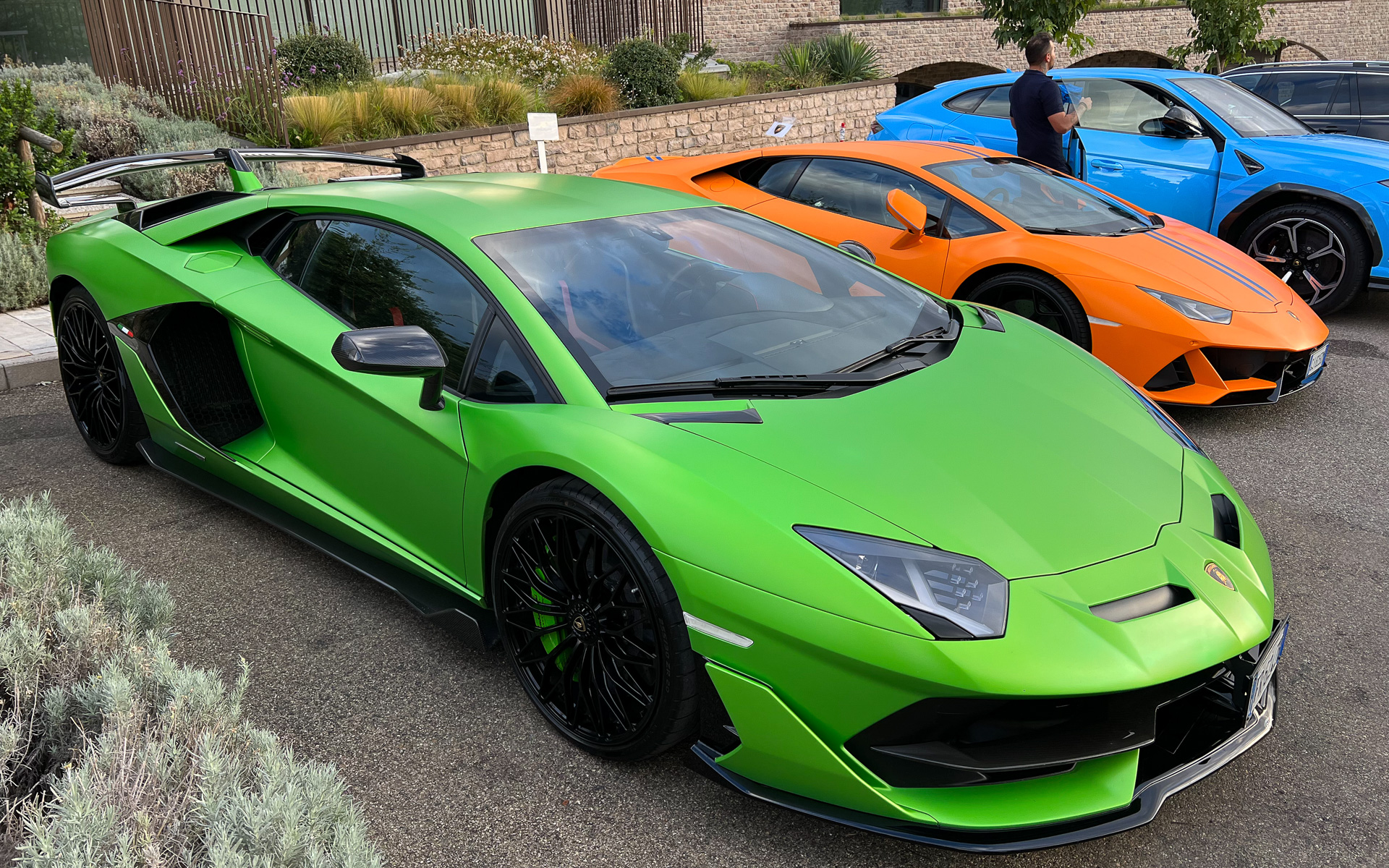 「アヴェンタドール」はV12エンジンを搭載したモデルだ