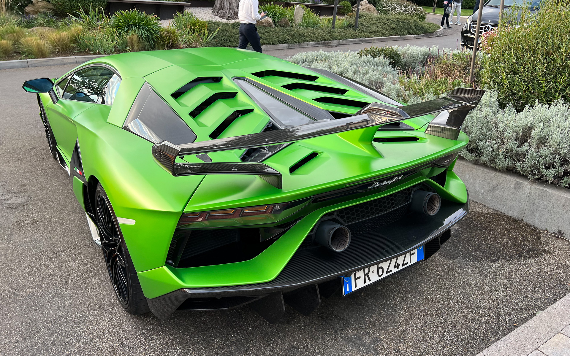 「アヴェンタドール」はV12エンジンを搭載したモデルだ