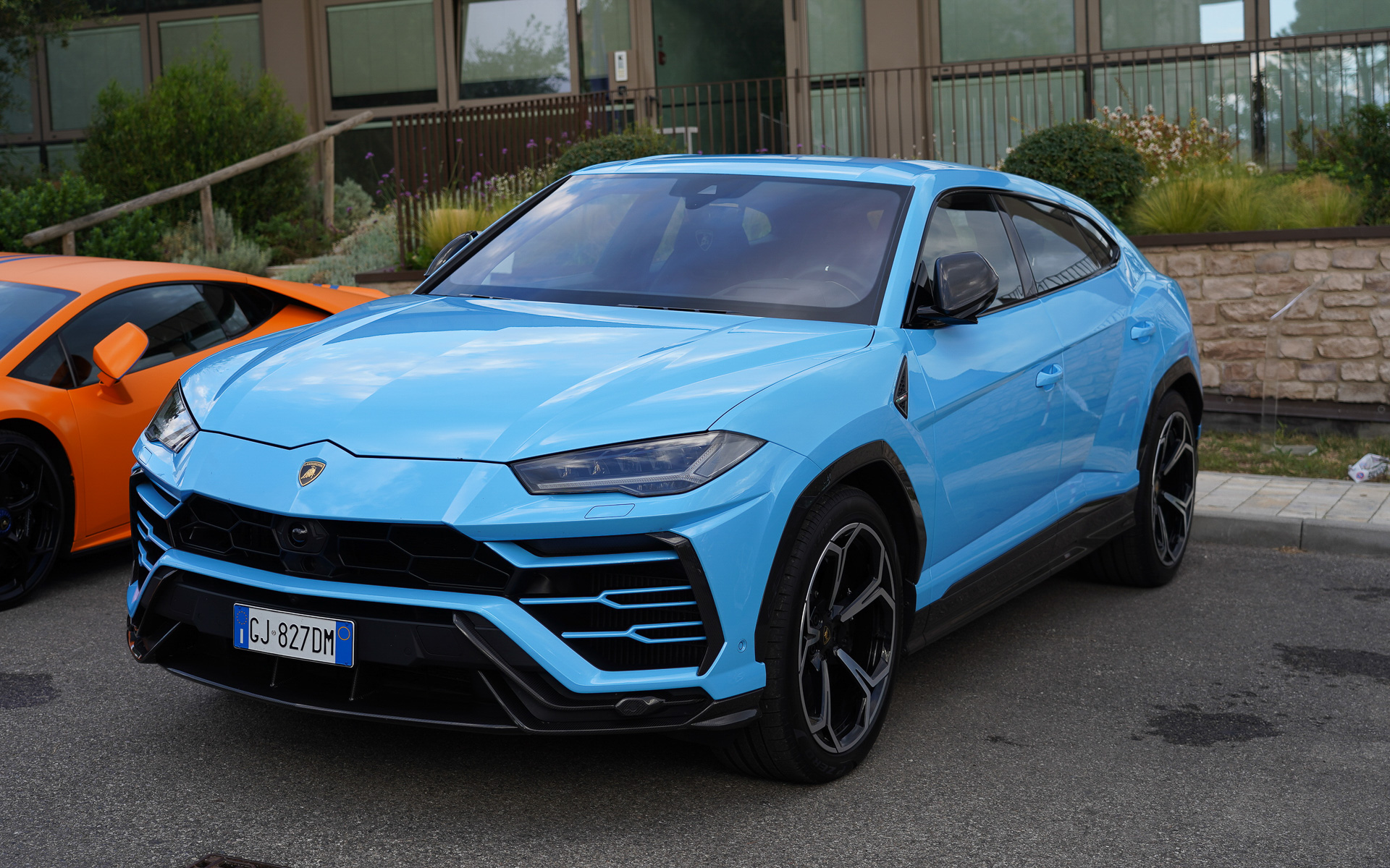 販売台数が好調のSUVモデル「ウルス」はV8エンジン搭載車