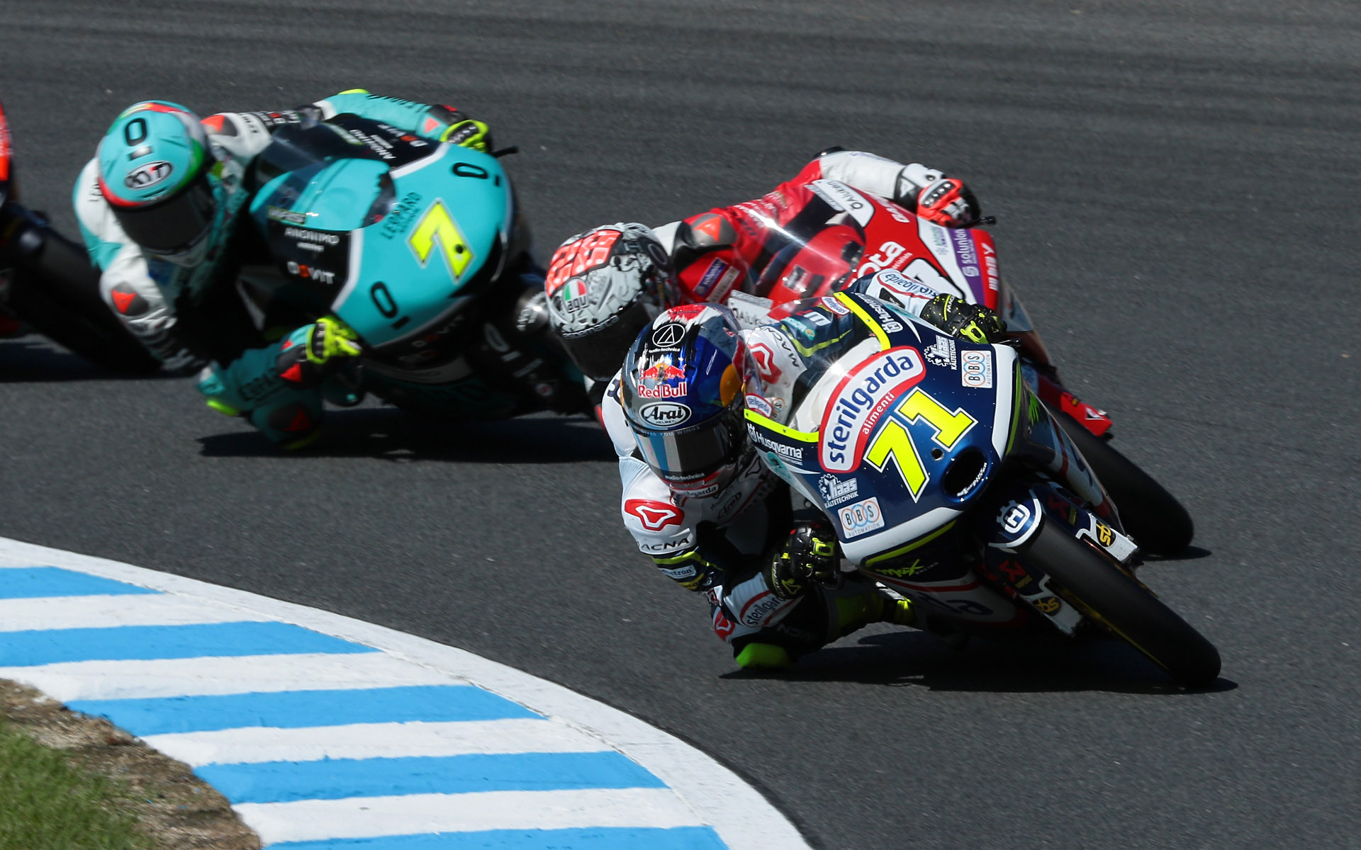 3位表彰台の佐々木歩夢選手（Sterilgarda Husqvarna Max）