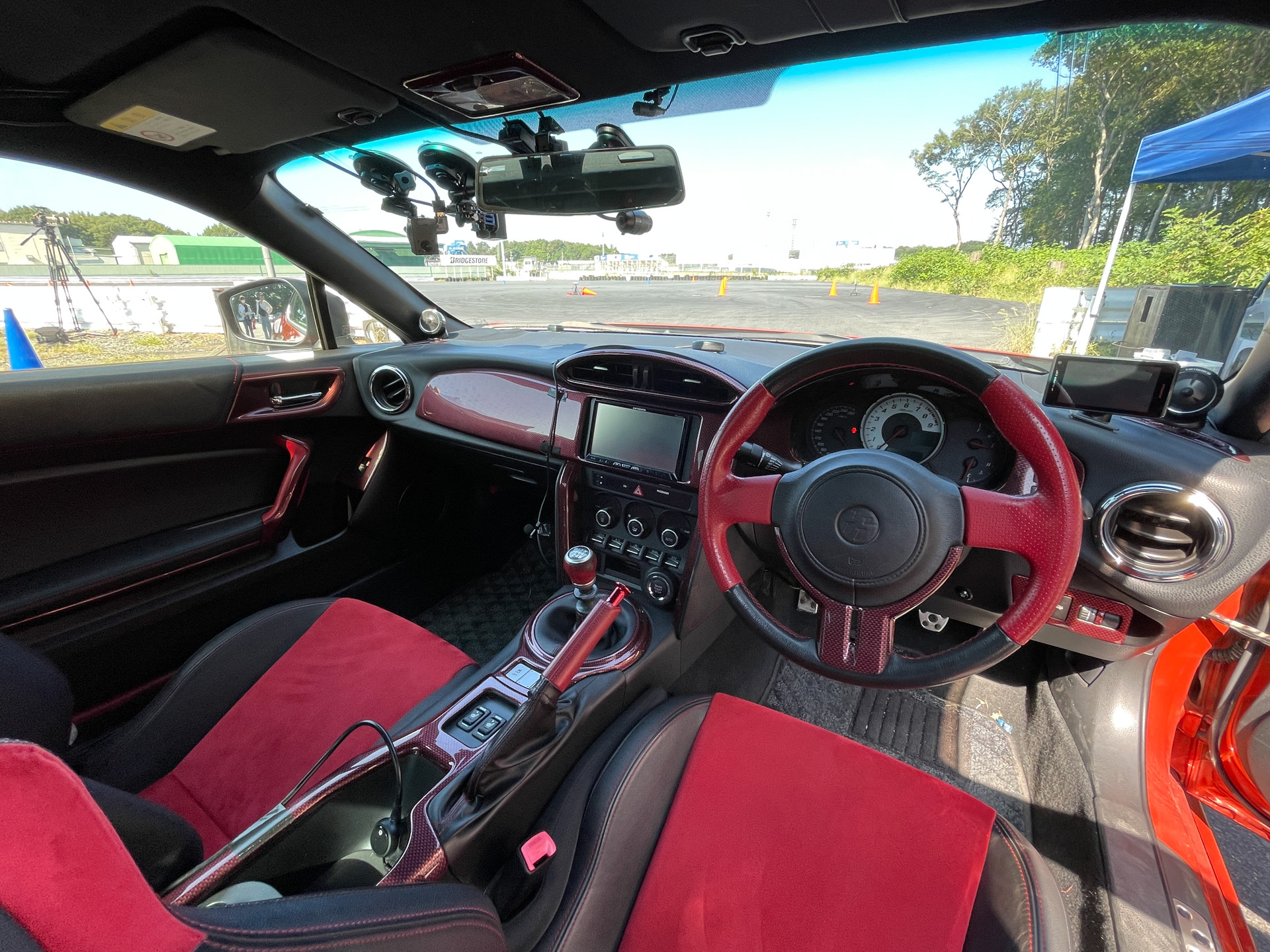 車内にも計測用装置を装備するトヨタ「86」