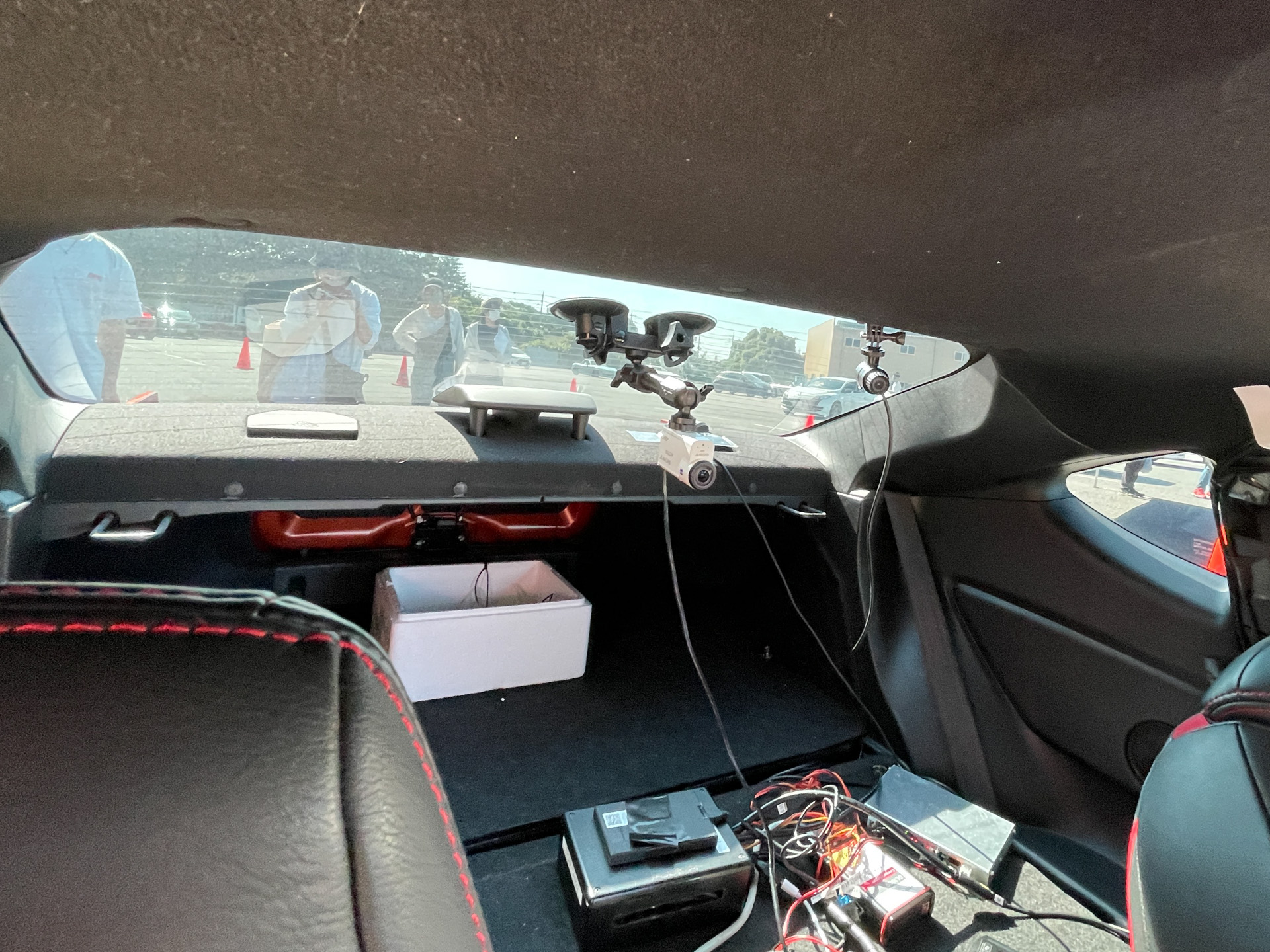 車内にも計測用装置を装備するトヨタ「86」