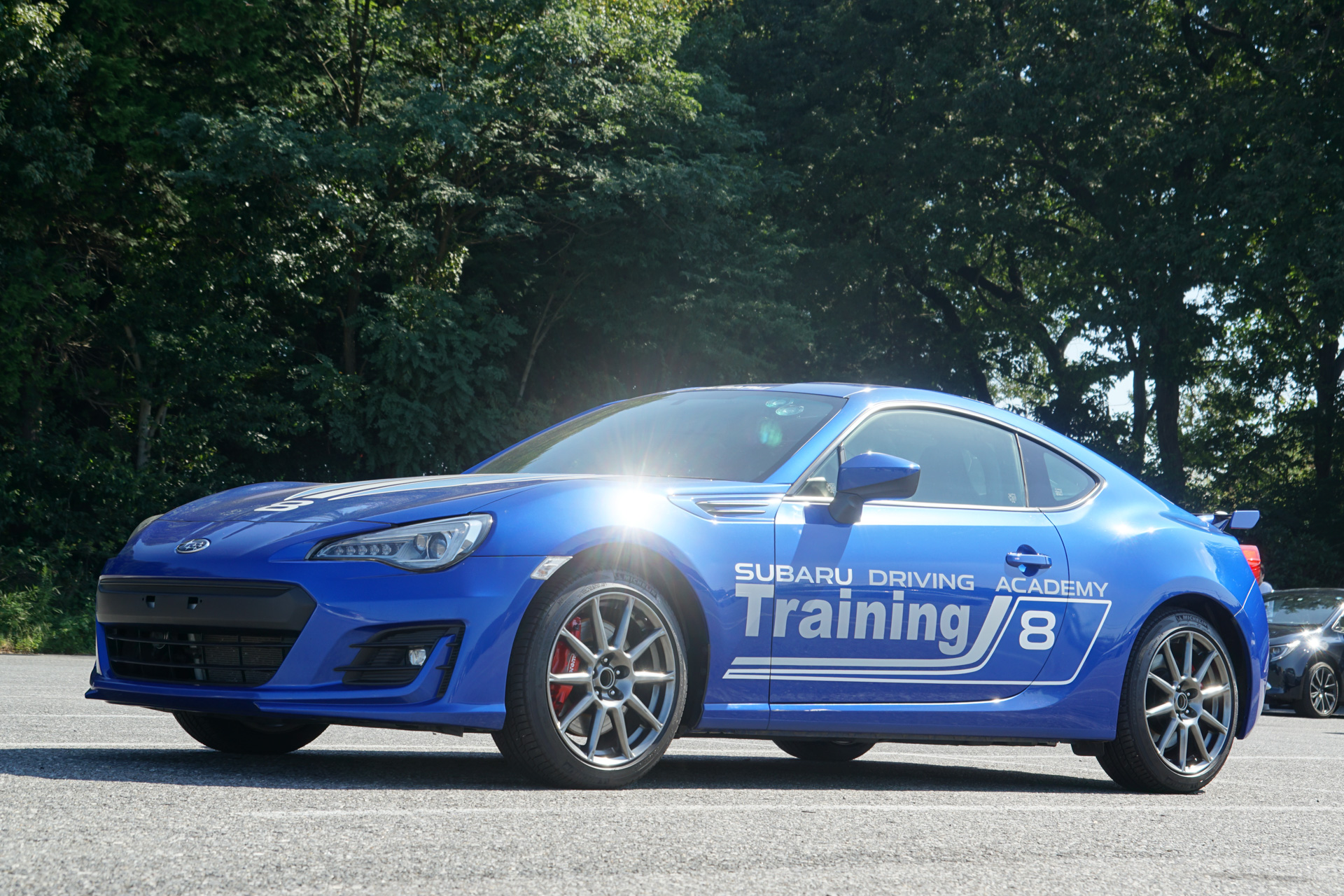 同実証に協力するスバルドライビングアカデミーメンバーも実車（スバル BRZ）とドライビングシミュレーターでのタイム測定、脳スキル測定を行なっていた