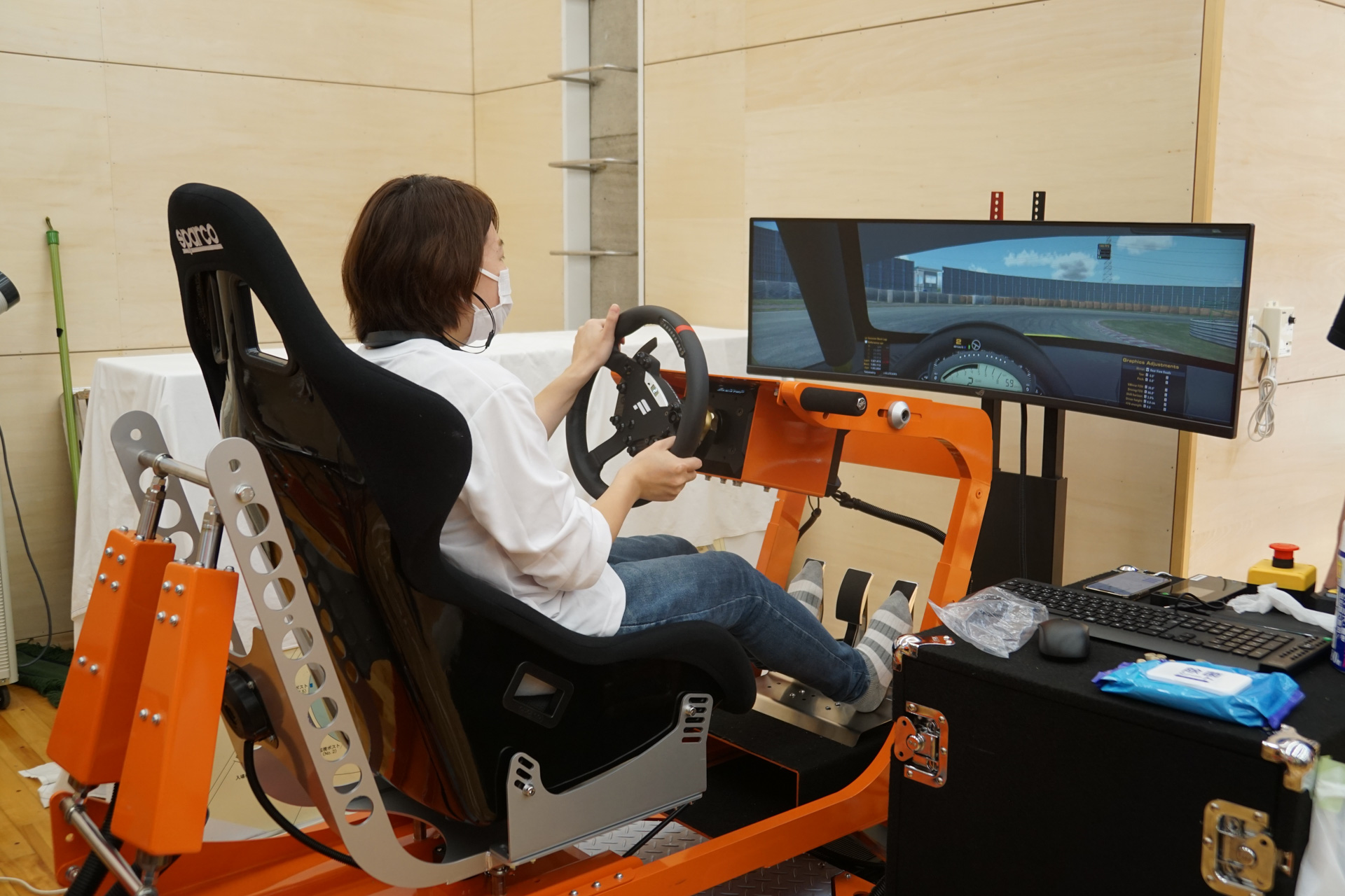 筑波サーキット2000を再現したシミュレーターも用意される