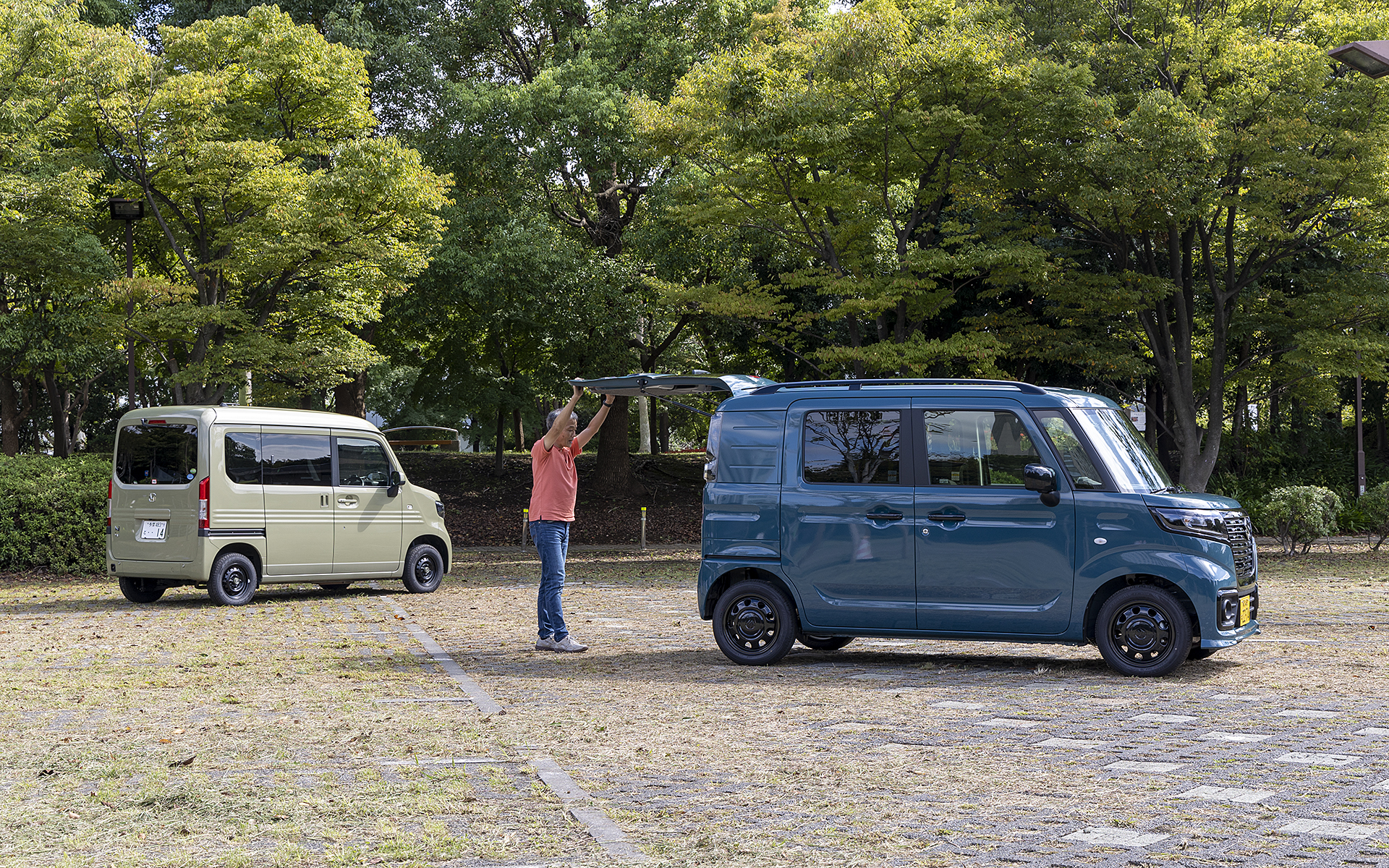 気になっていた「スペーシア ベース」をゆっくり見る機会を得たので、N-VAN乗りの目線から主にリアスペースについての印象を紹介していく