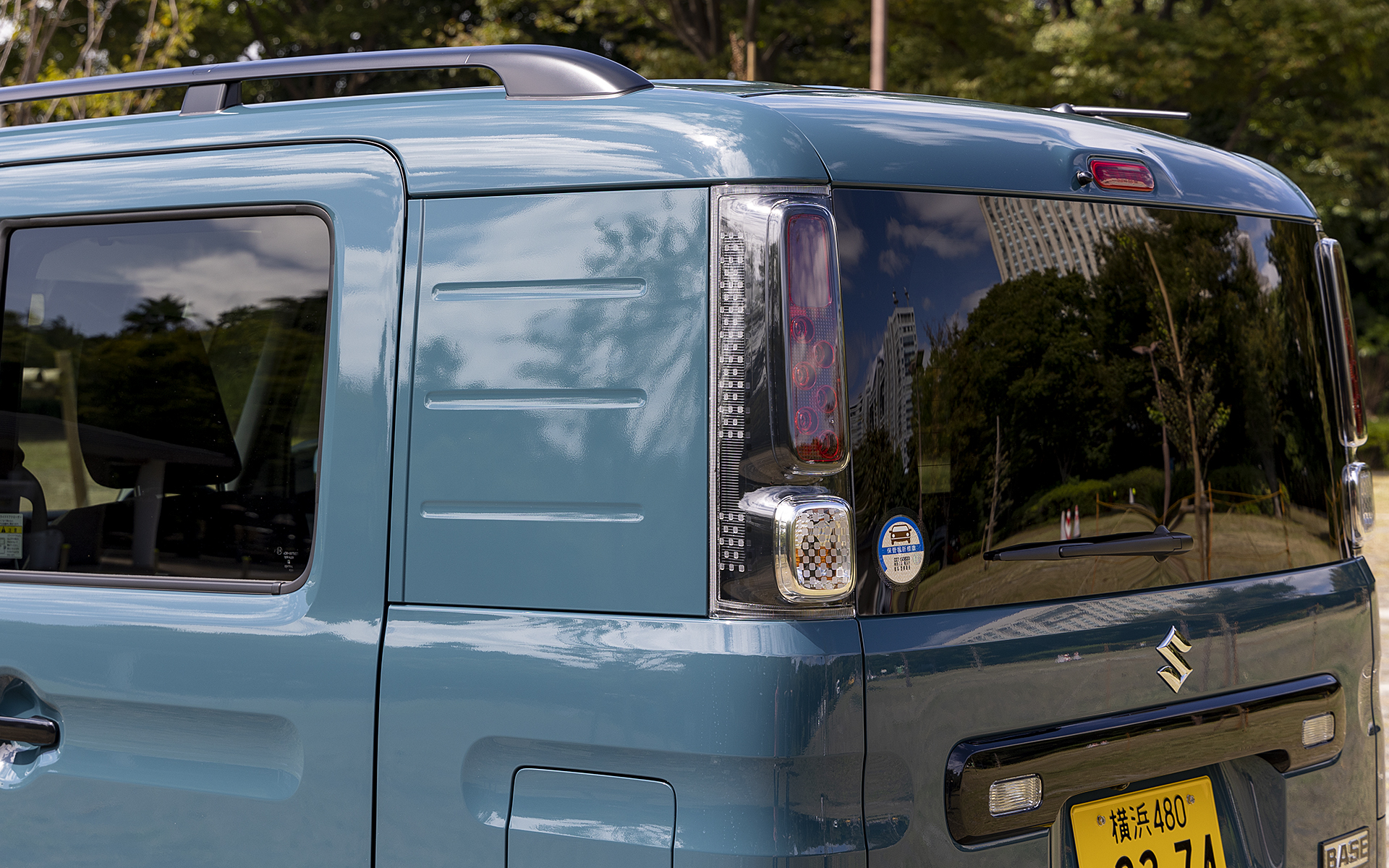 リアのクォーター窓はボディカラー同色のカバーで覆われている。この意匠はスペーシアシリーズでもベースが唯一採用している。理由は後述するがこのリアクォーターがカバーされているのはいい印象を受けた