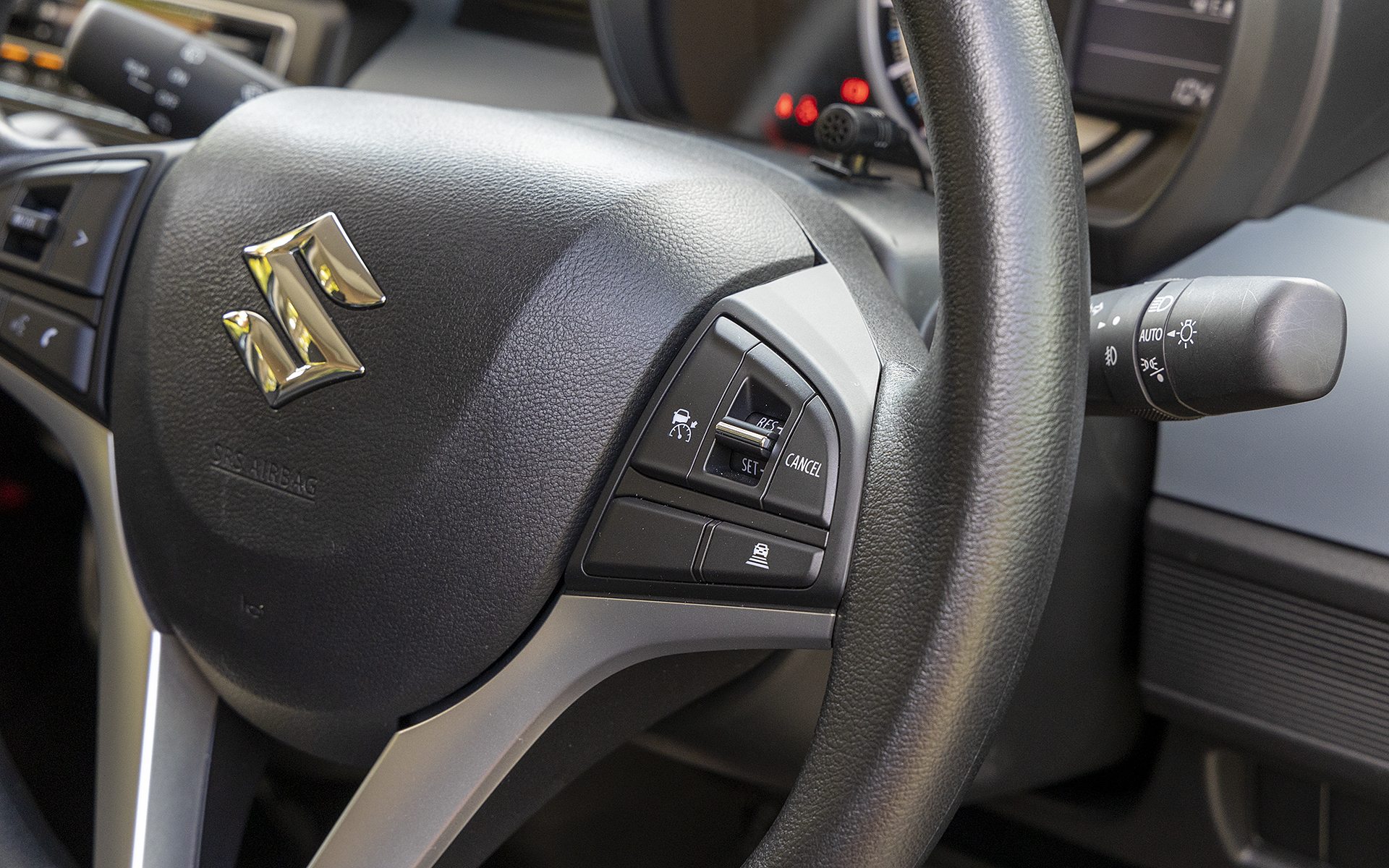 XFグレードには全車速追従機能付きのACC（アダプティブクルーズコントロール）が採用されている