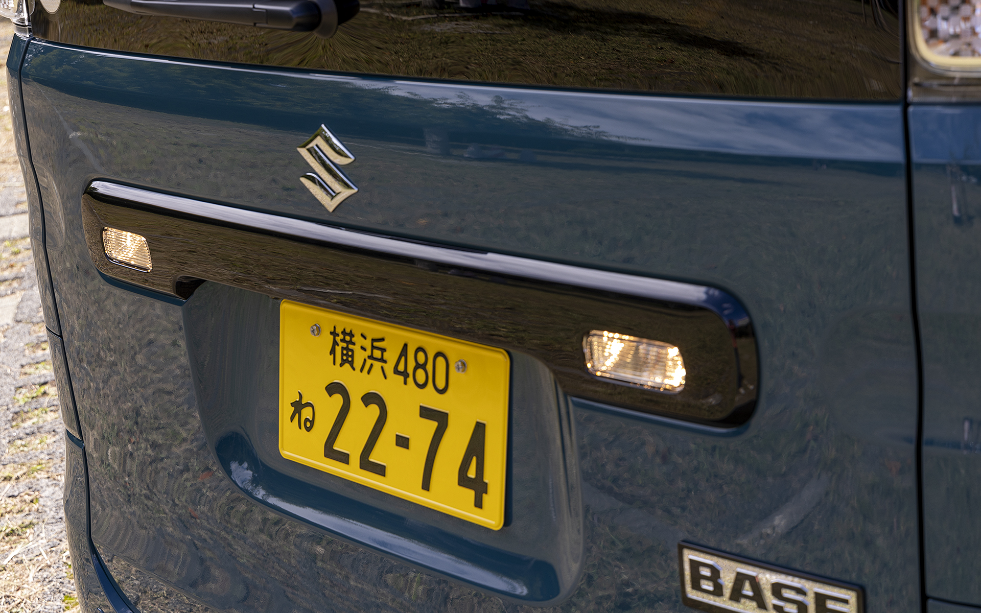 バックランプの位置がリアカメラに近い。今回は昼間に撮影したので試していないが、真っ暗なキャンプ場などでもリアカメラの映像は明るそうだ