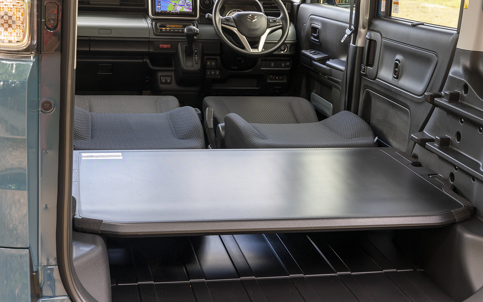 2人就寝モード。ソロのときもこうすると物を置けるスペースが増えて便利そう