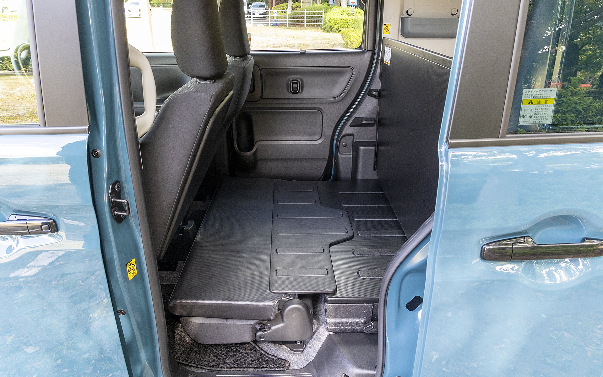 マルチボードを基本位置にセットした状態でのスライドドア側スペース