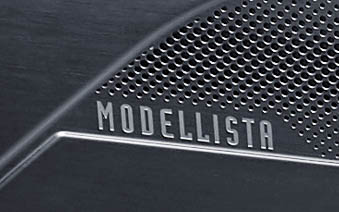 メタルガーニッシュキットのロゴのアップ